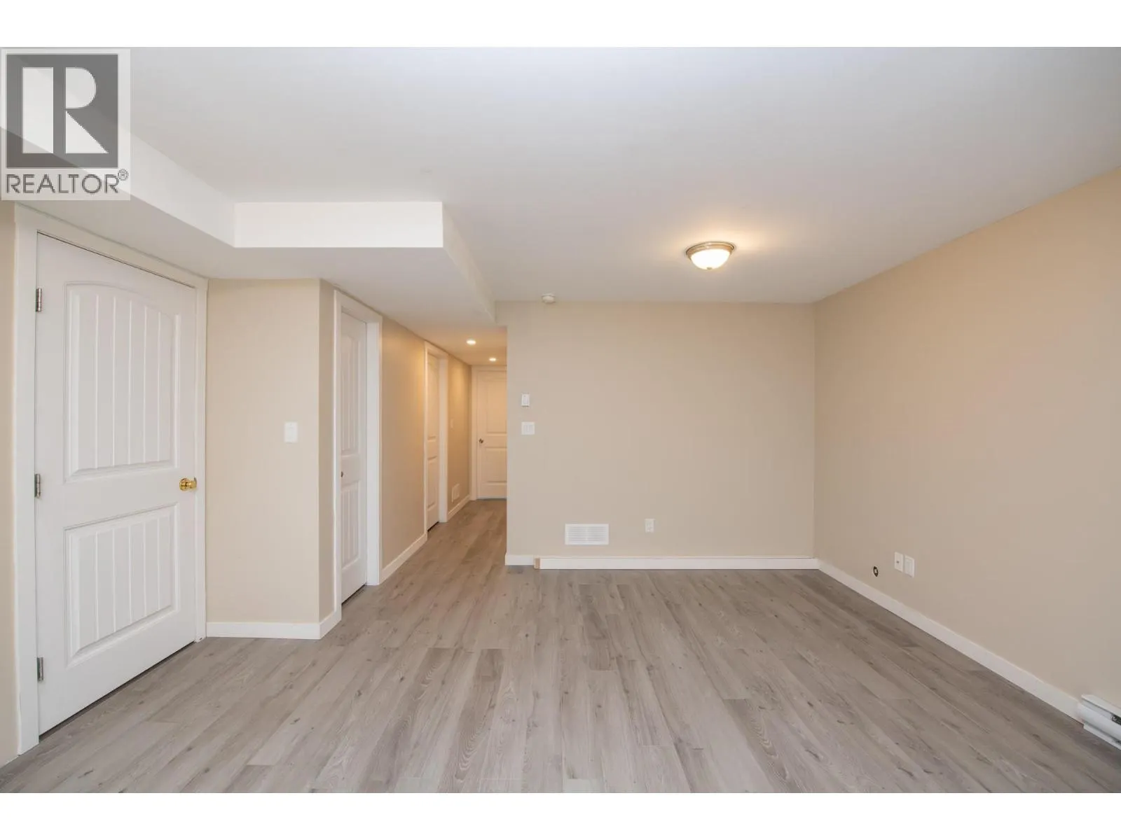 1808 Skyview Crescent