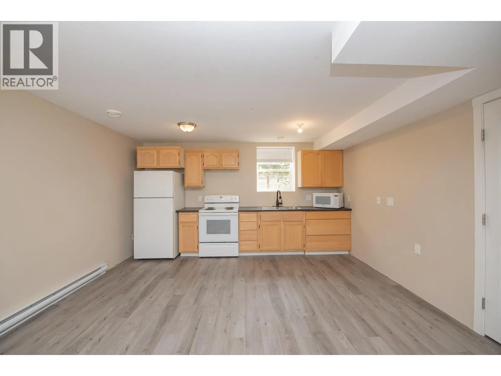 1808 Skyview Crescent
