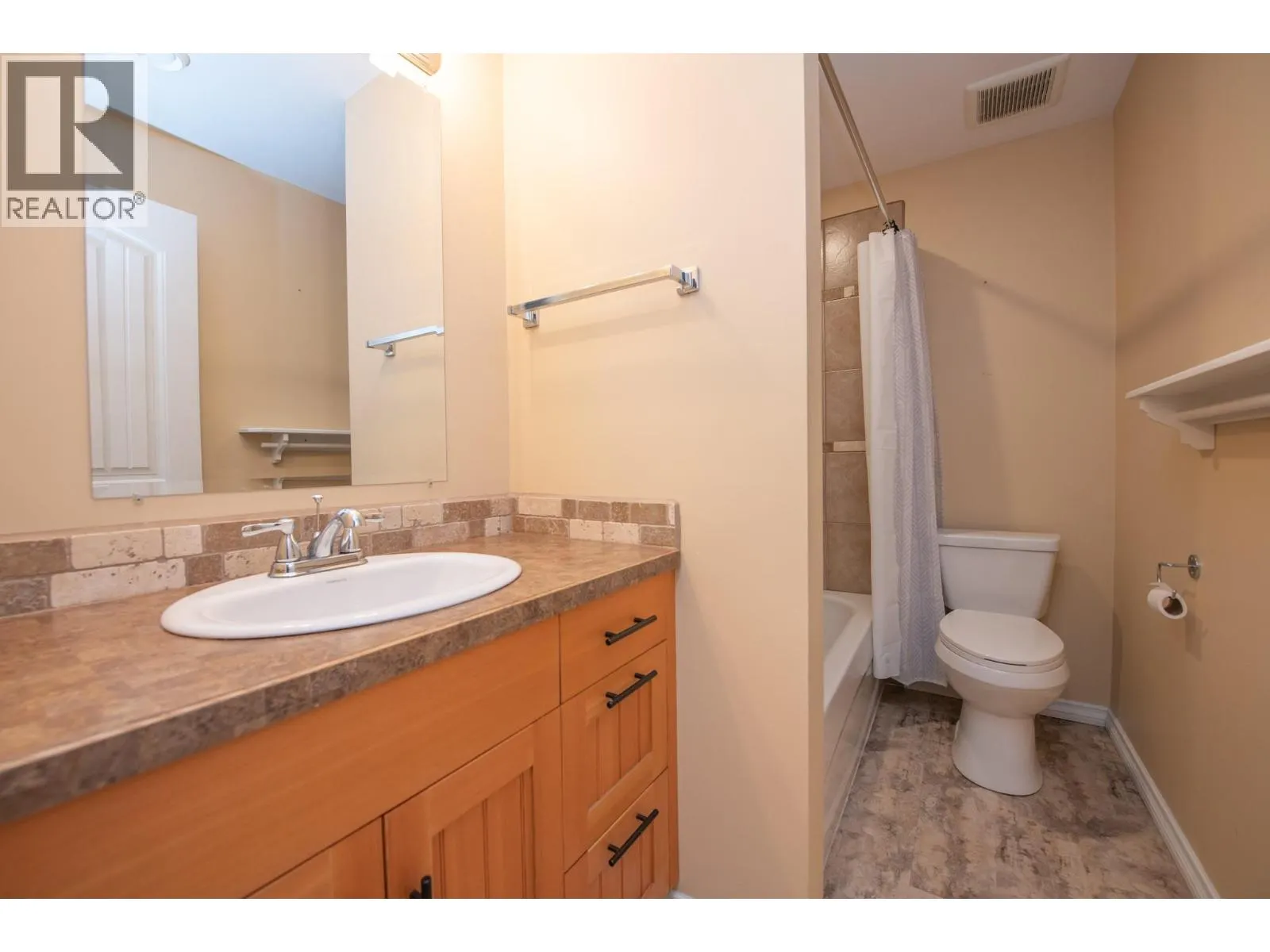 1808 Skyview Crescent