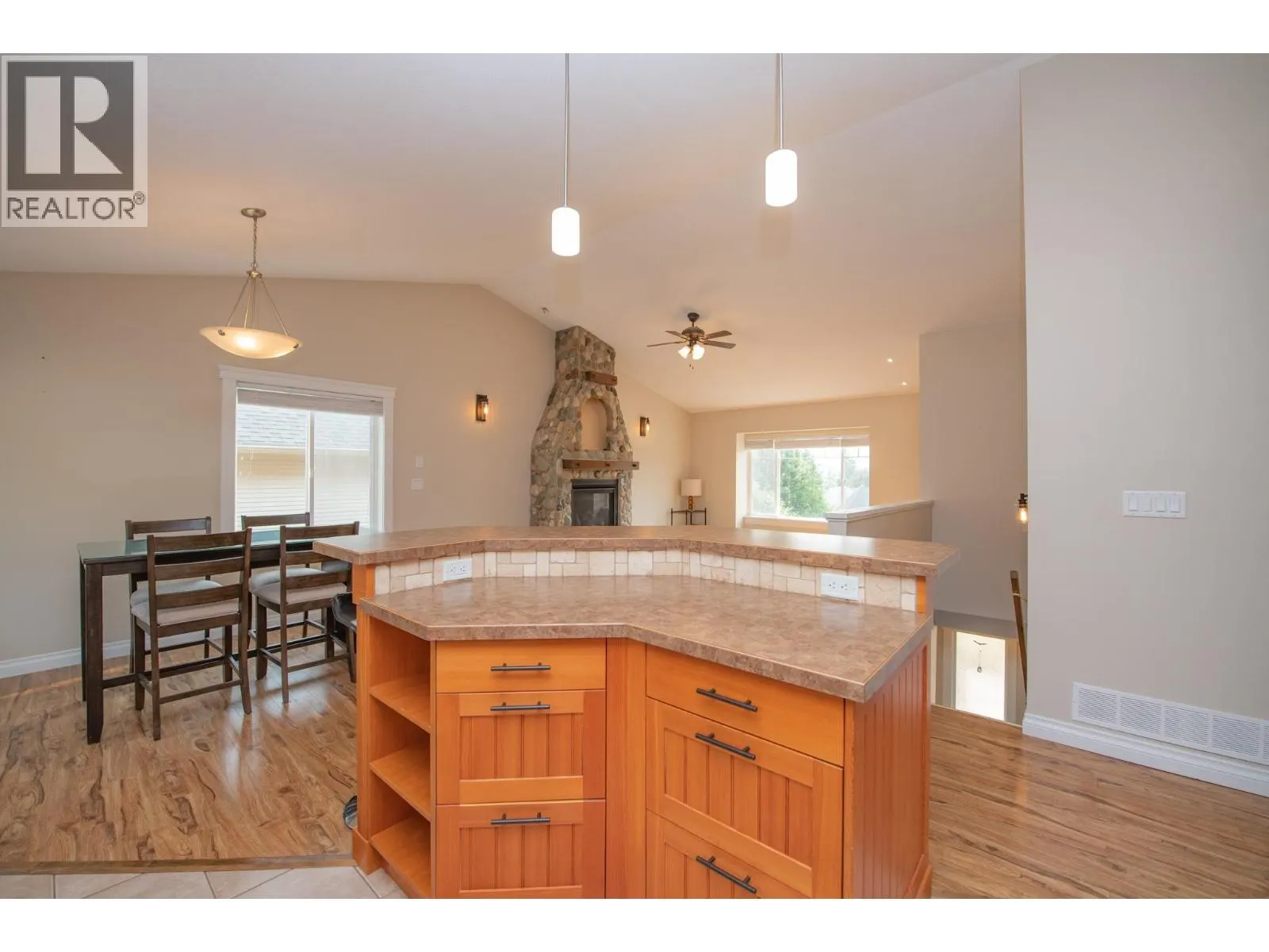 1808 Skyview Crescent