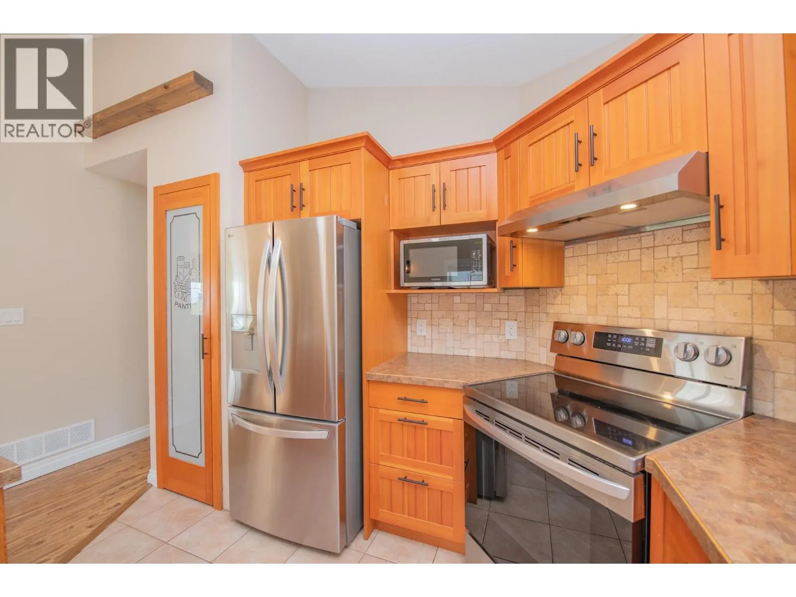 1808 Skyview Crescent