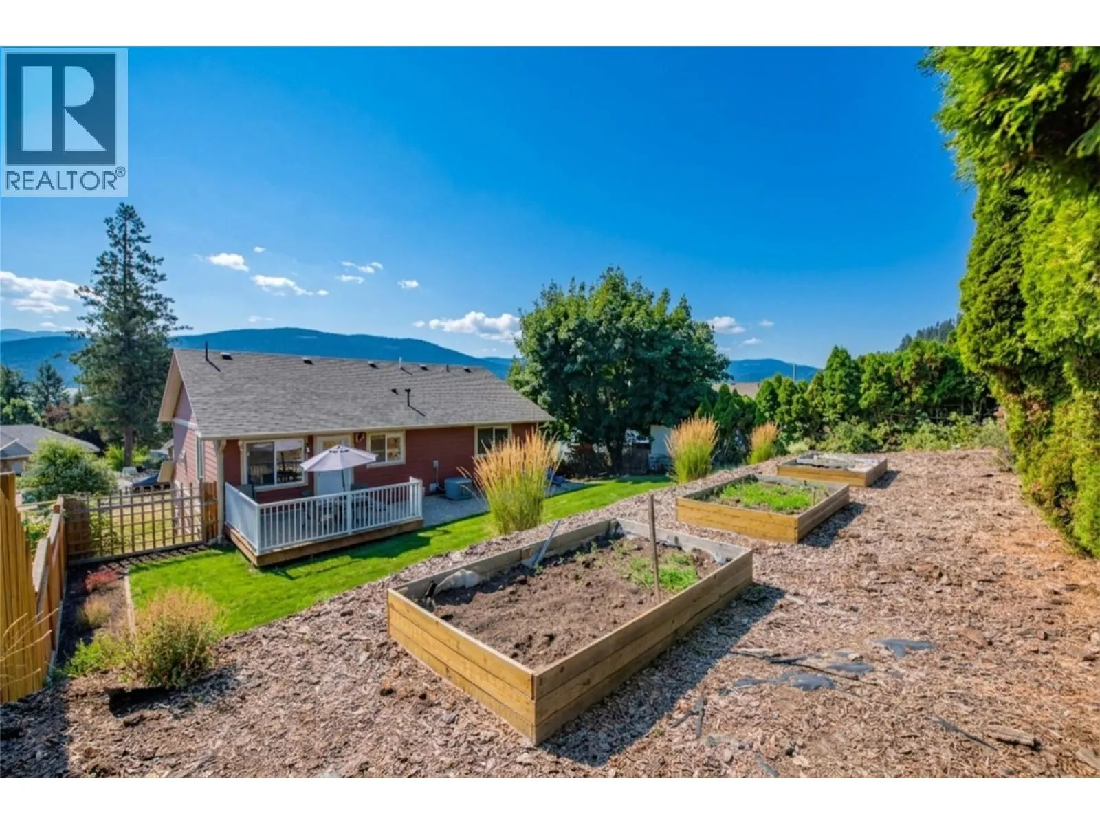 1808 Skyview Crescent