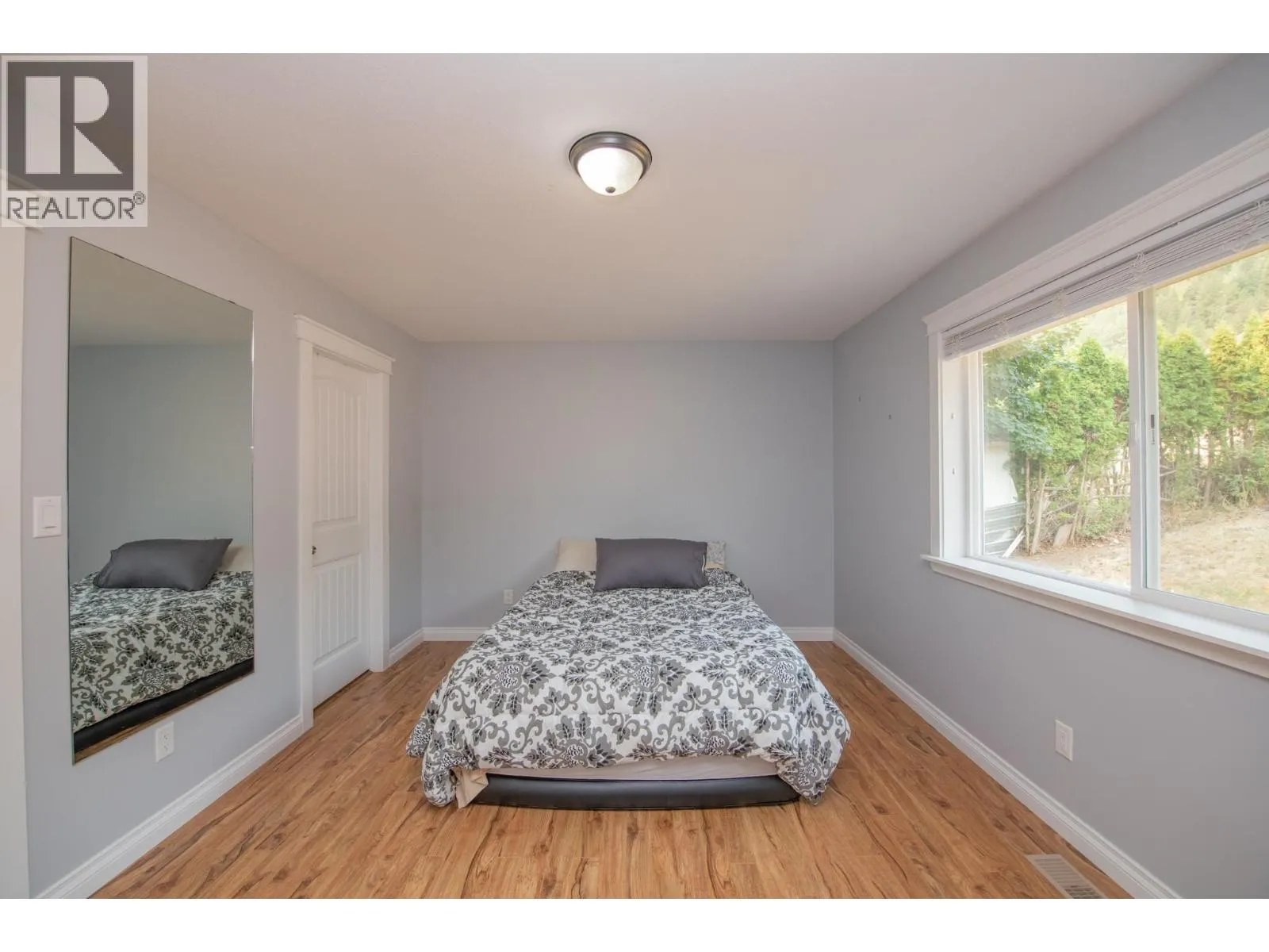 1808 Skyview Crescent