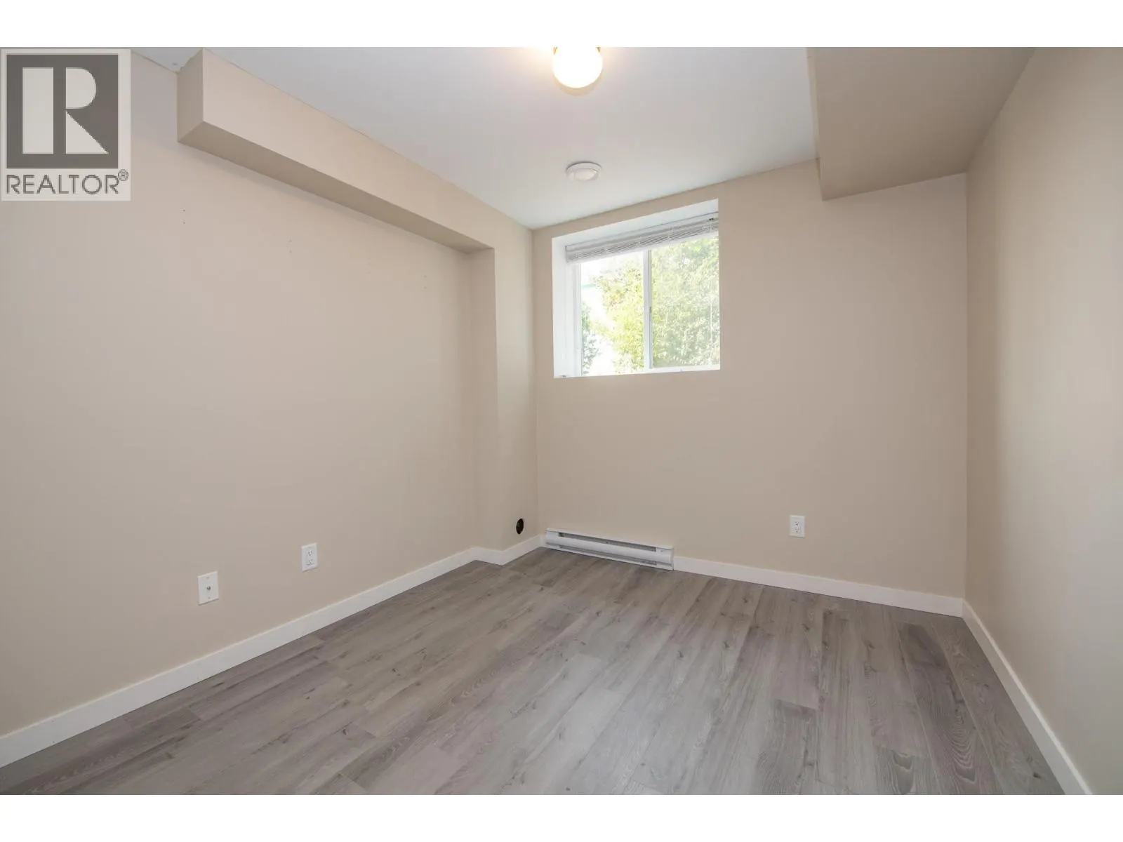 1808 Skyview Crescent