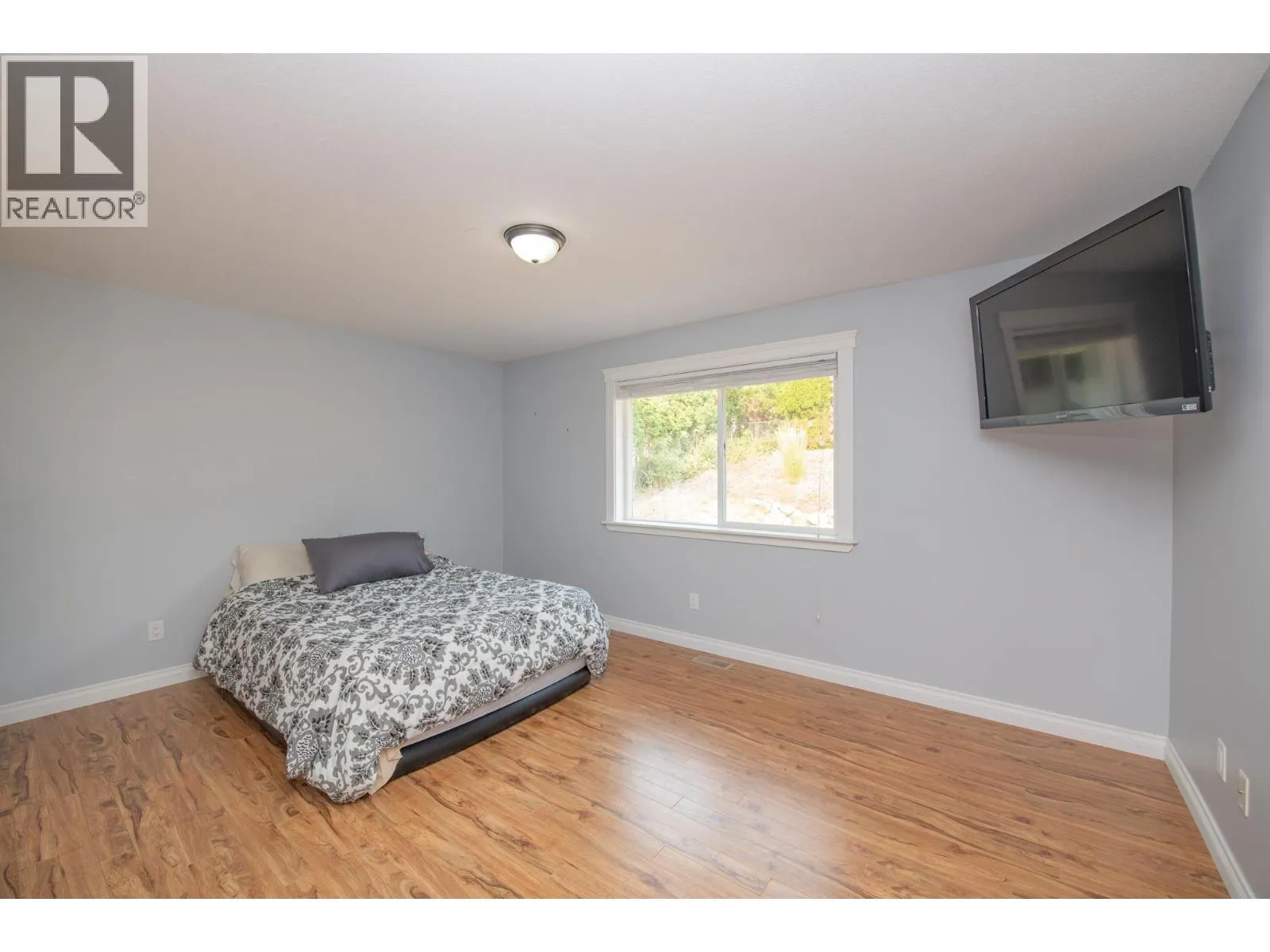 1808 Skyview Crescent