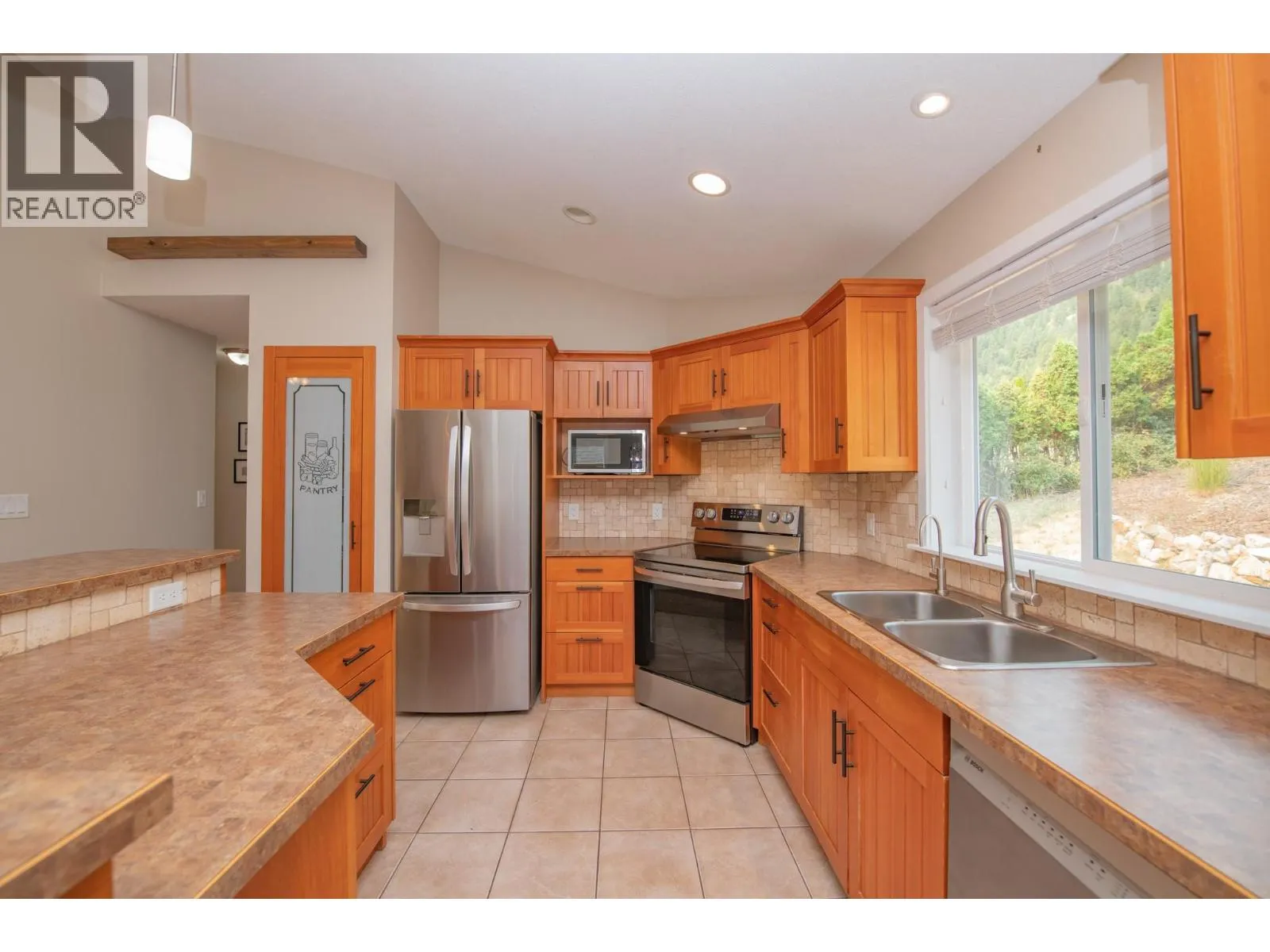 1808 Skyview Crescent
