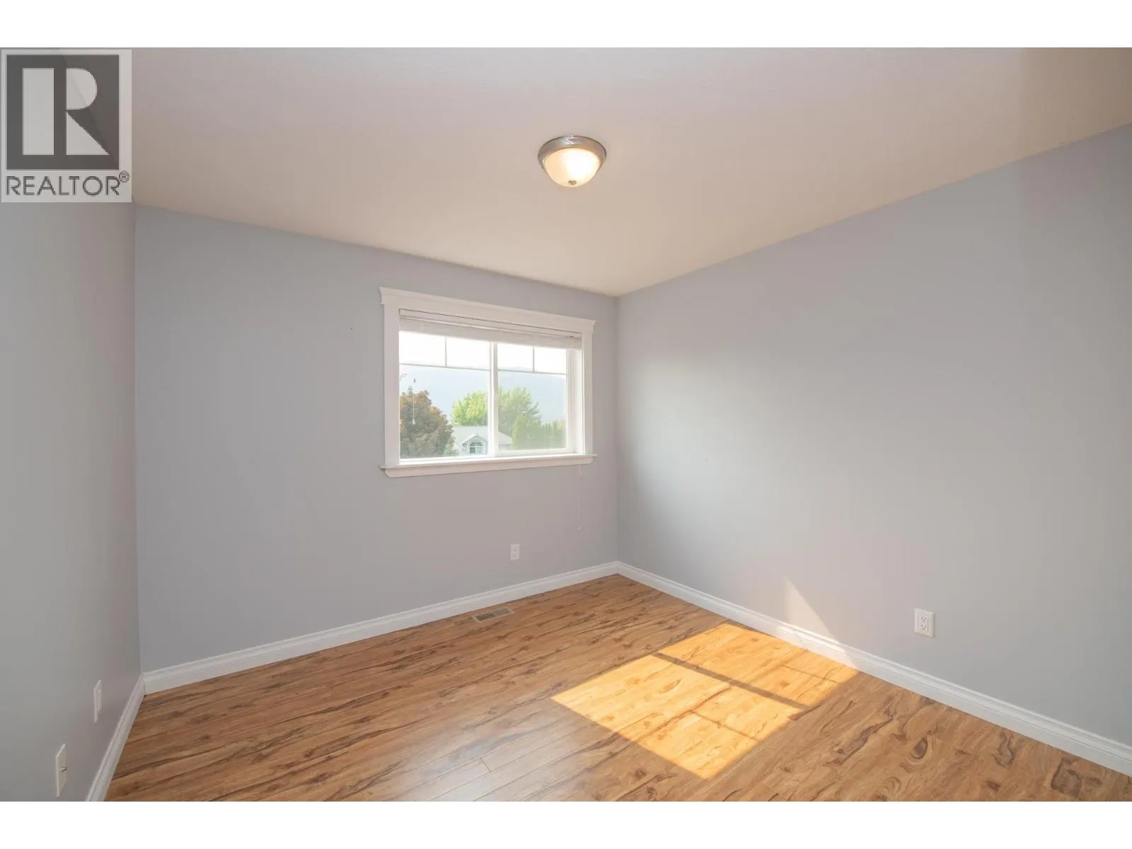 1808 Skyview Crescent
