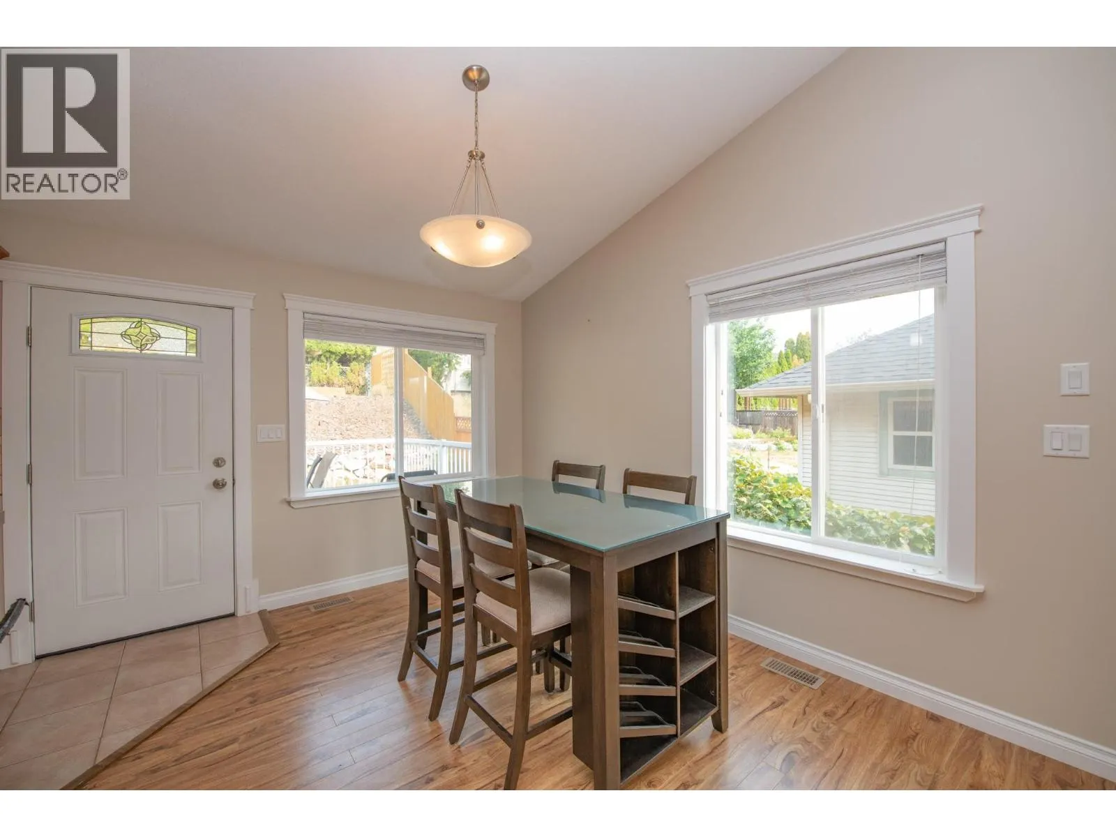 1808 Skyview Crescent