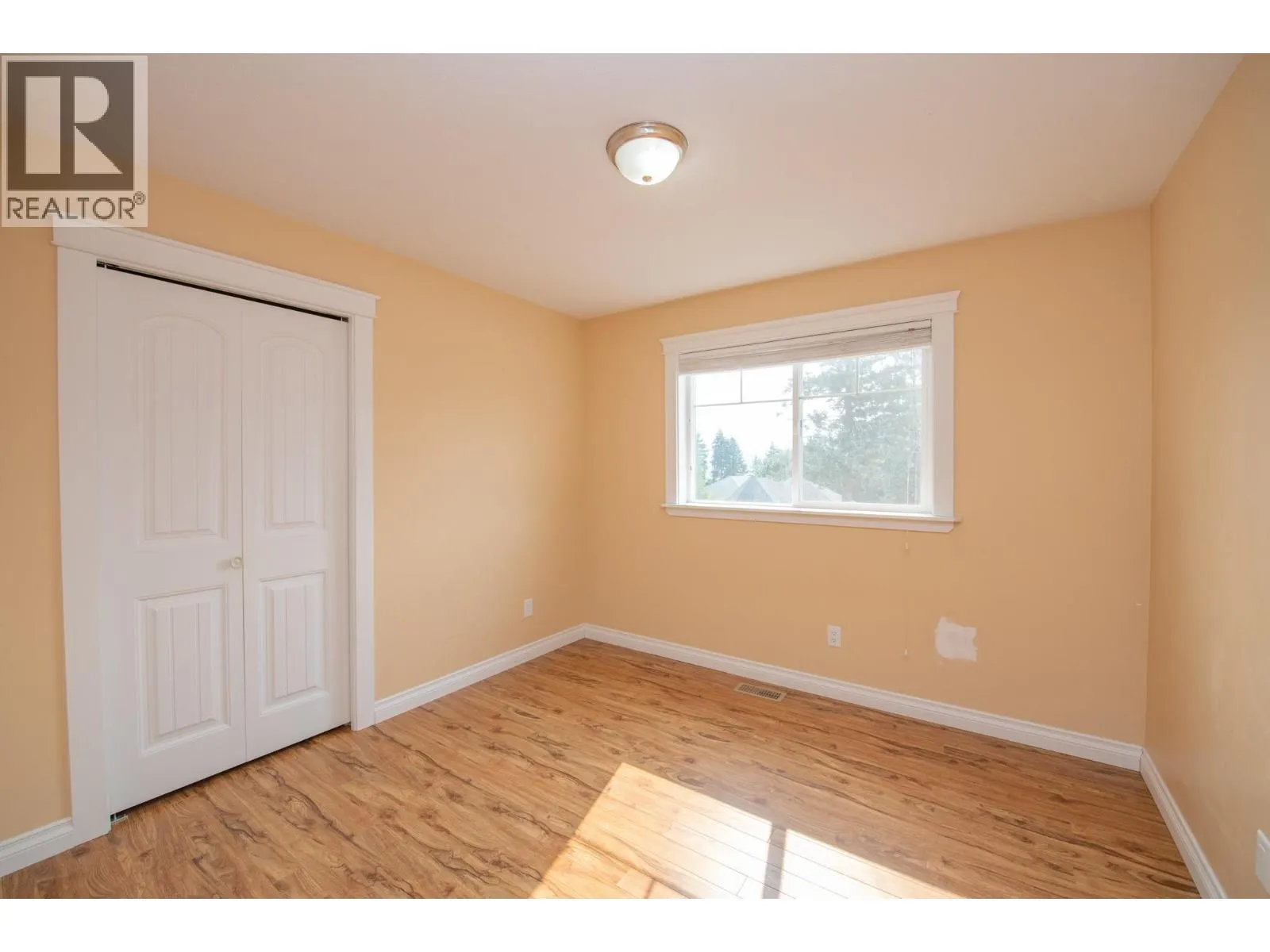 1808 Skyview Crescent