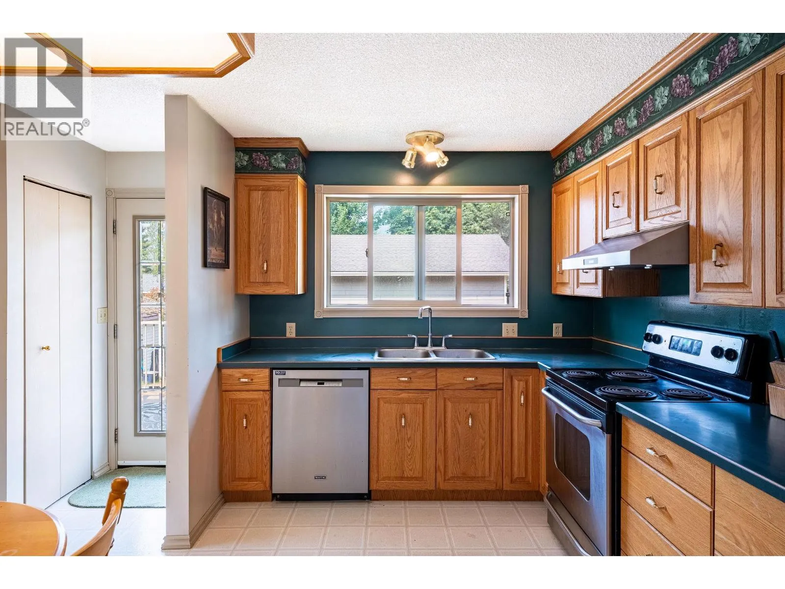 1506 Mountain View Drive