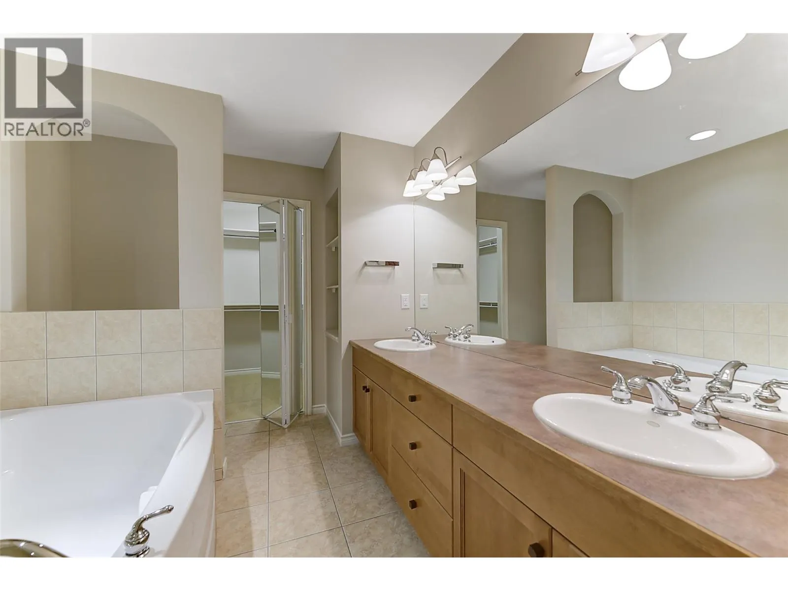 3800 Gallaghers Pinnacle Way Unit# 29