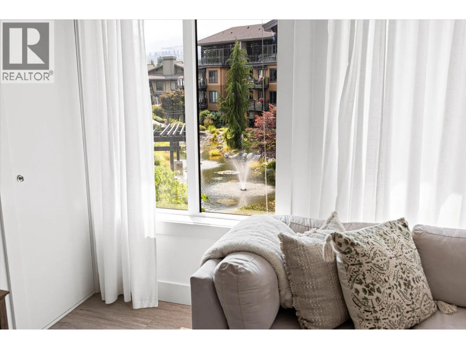 4380 Lakeshore Road Unit# 206