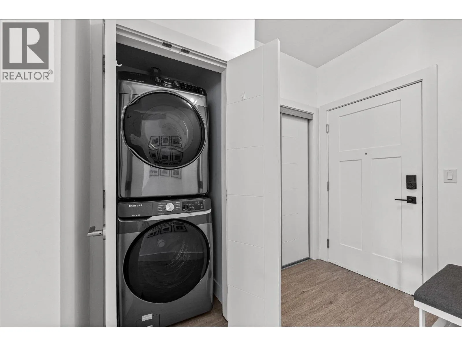 4380 Lakeshore Road Unit# 206