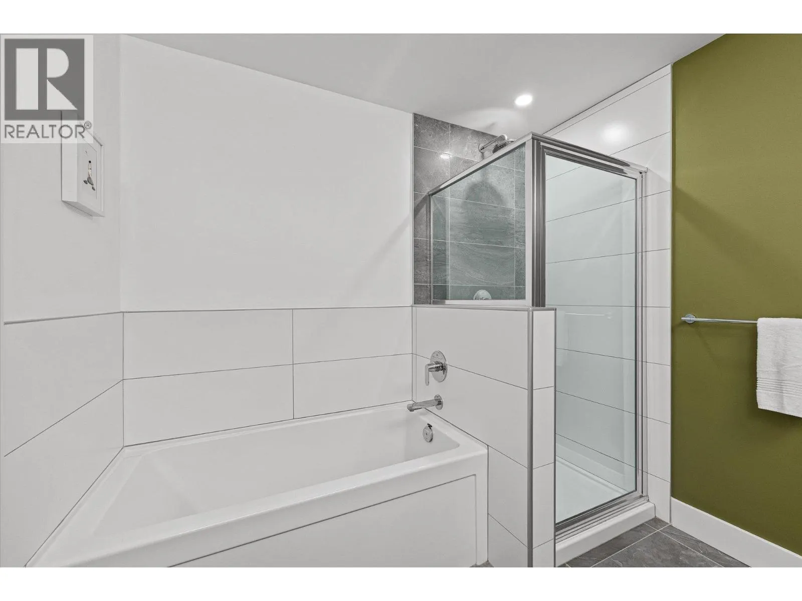 4380 Lakeshore Road Unit# 206