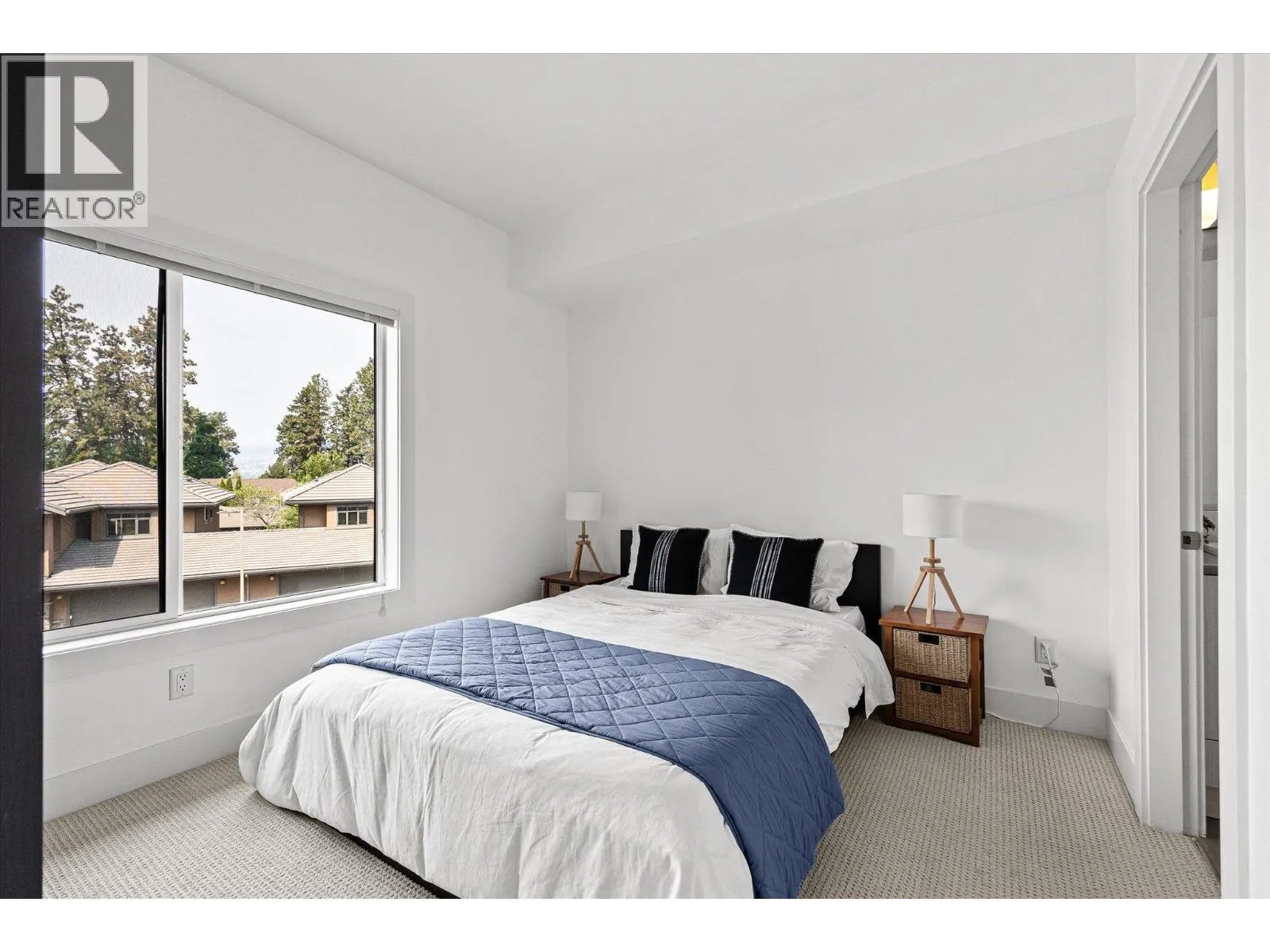 4380 Lakeshore Road Unit# 206