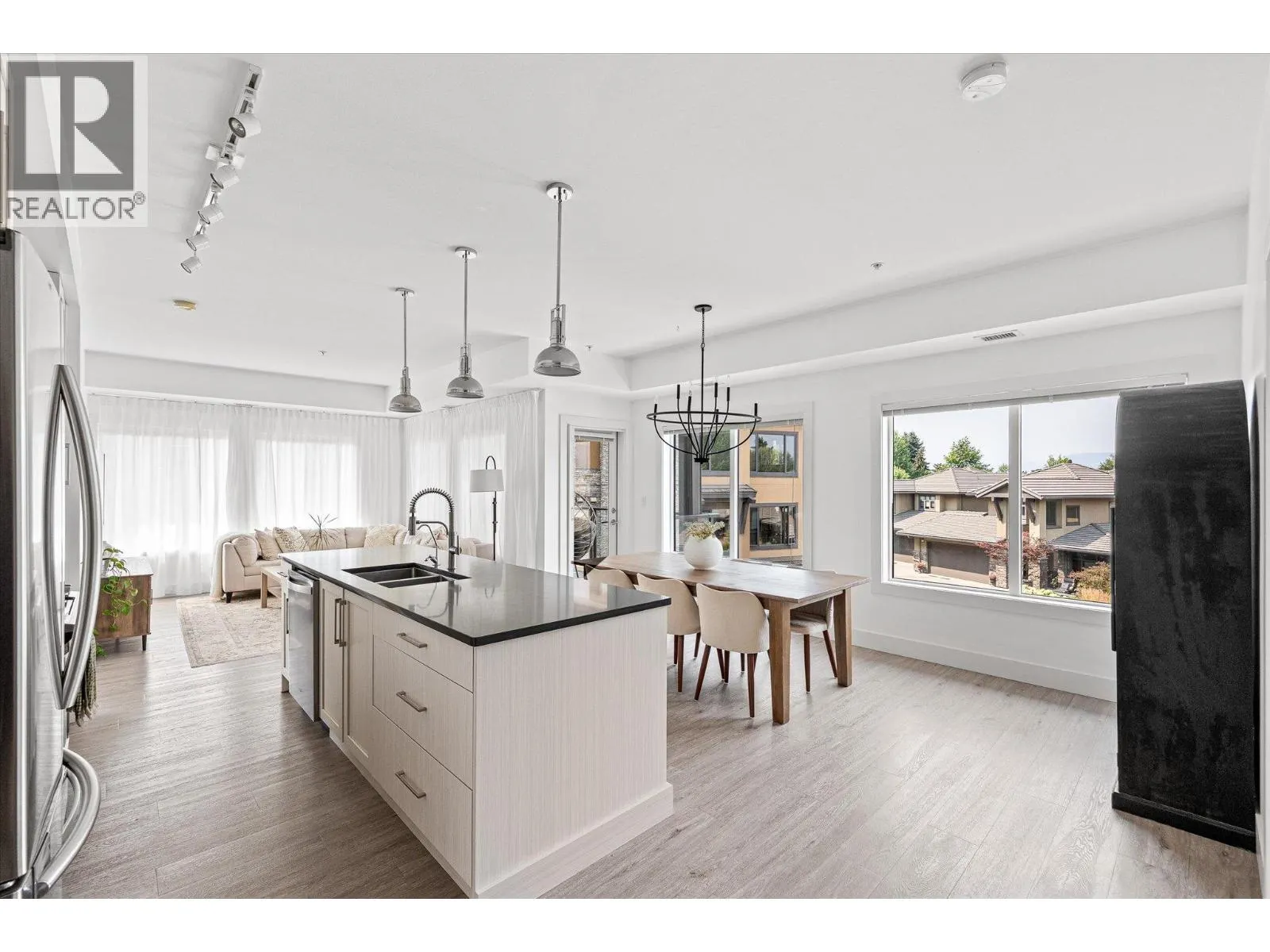 4380 Lakeshore Road Unit# 206