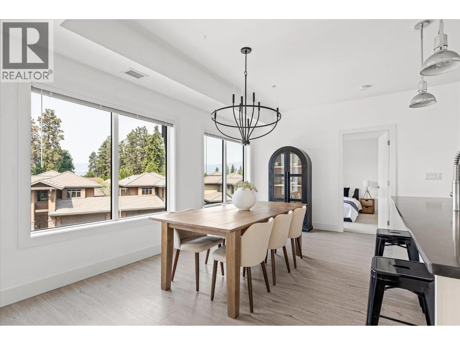 4380 Lakeshore Road Unit# 206