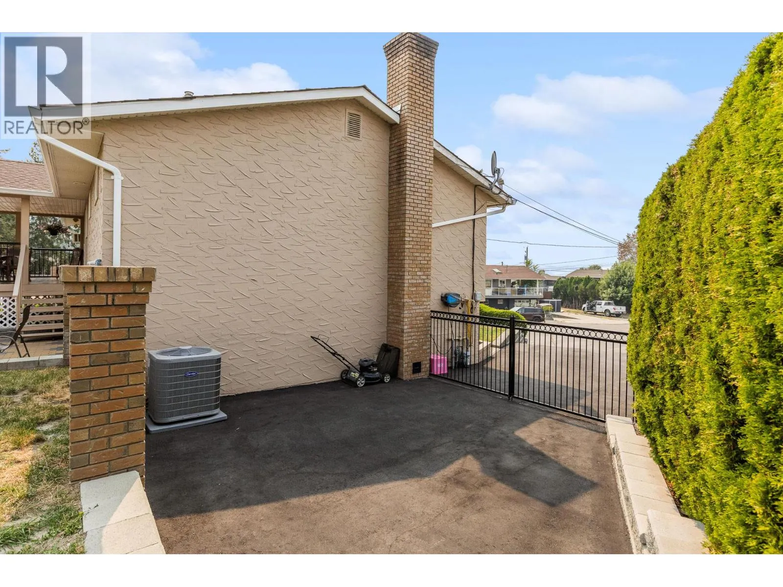 1643 Traut Court