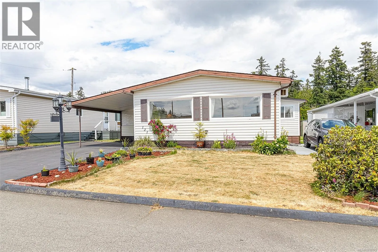 121 7701 Central Saanich Rd