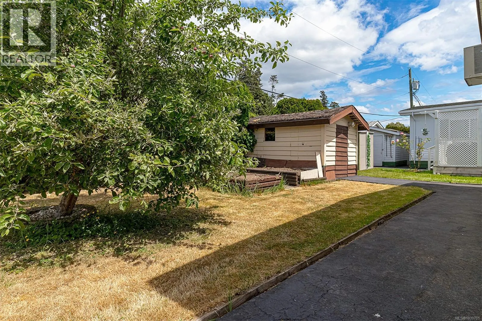 121 7701 Central Saanich Rd