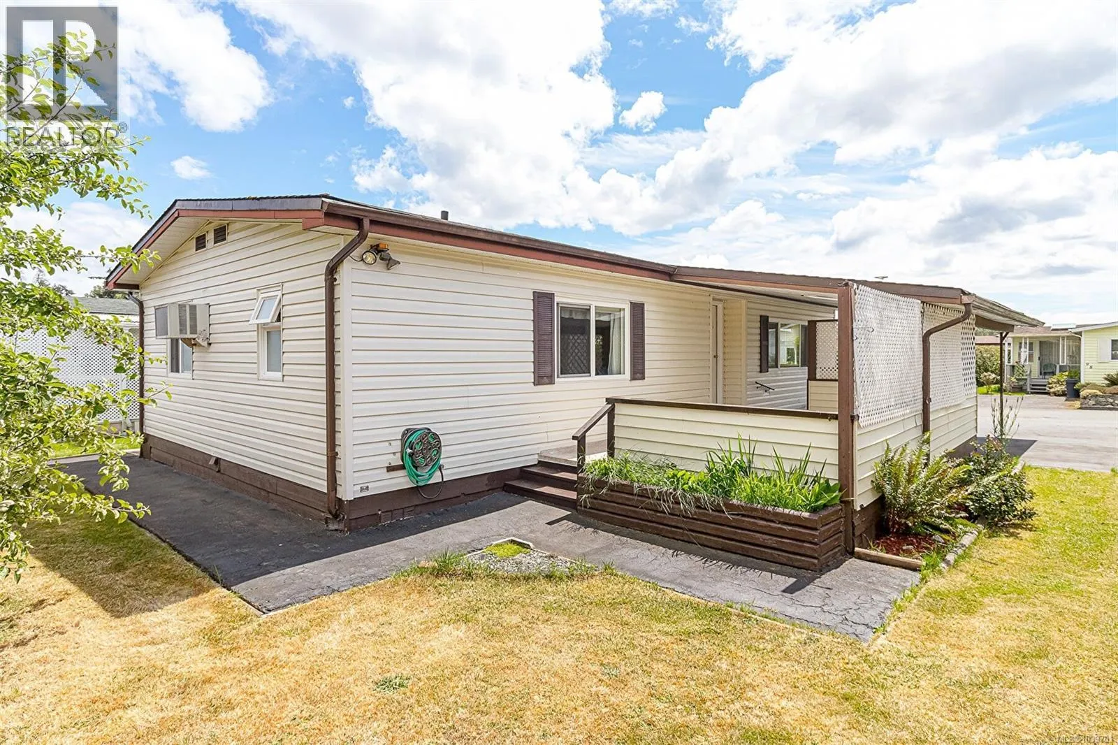121 7701 Central Saanich Rd