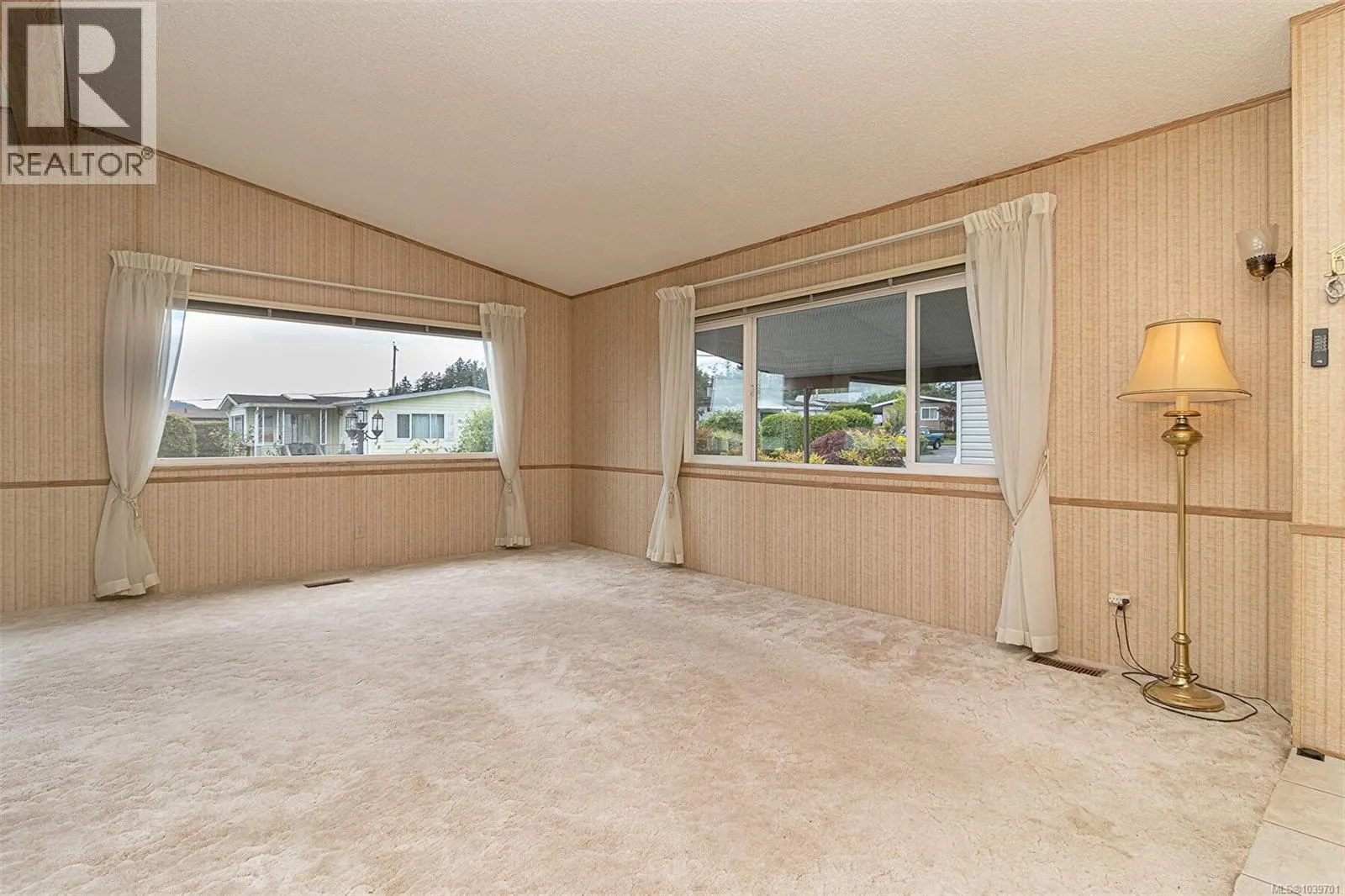 121 7701 Central Saanich Rd