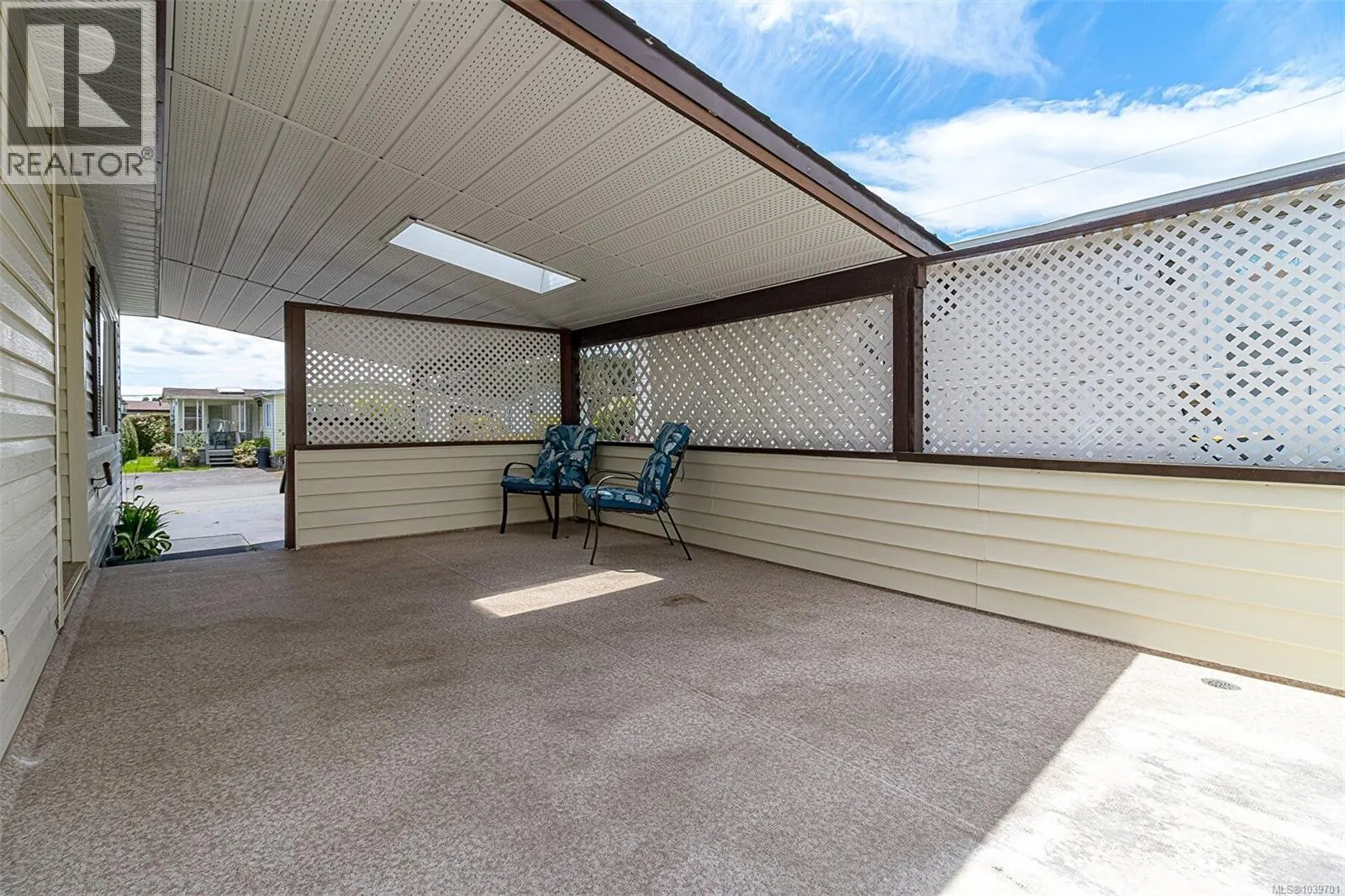 121 7701 Central Saanich Rd
