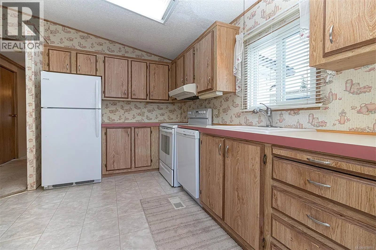 121 7701 Central Saanich Rd