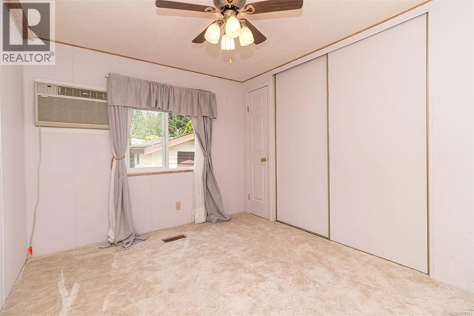 121 7701 Central Saanich Rd