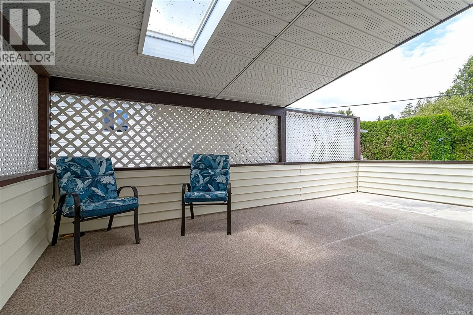 121 7701 Central Saanich Rd