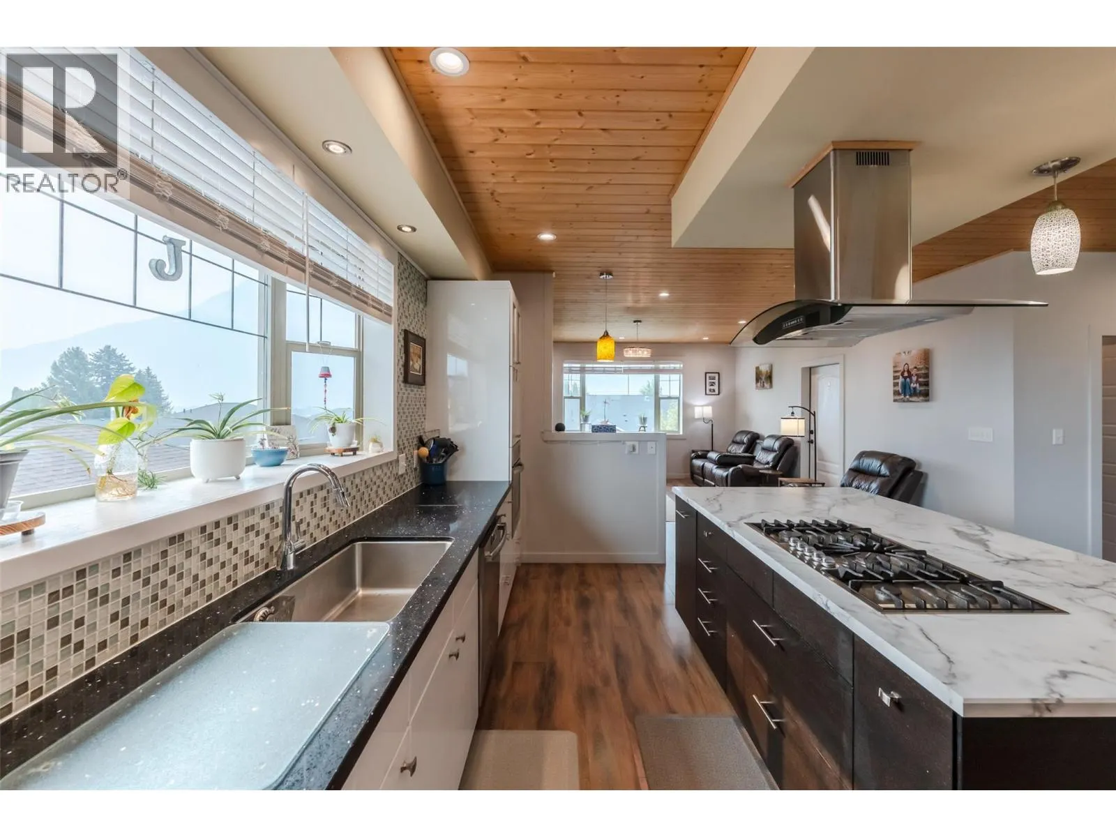 317 2nd Avenue