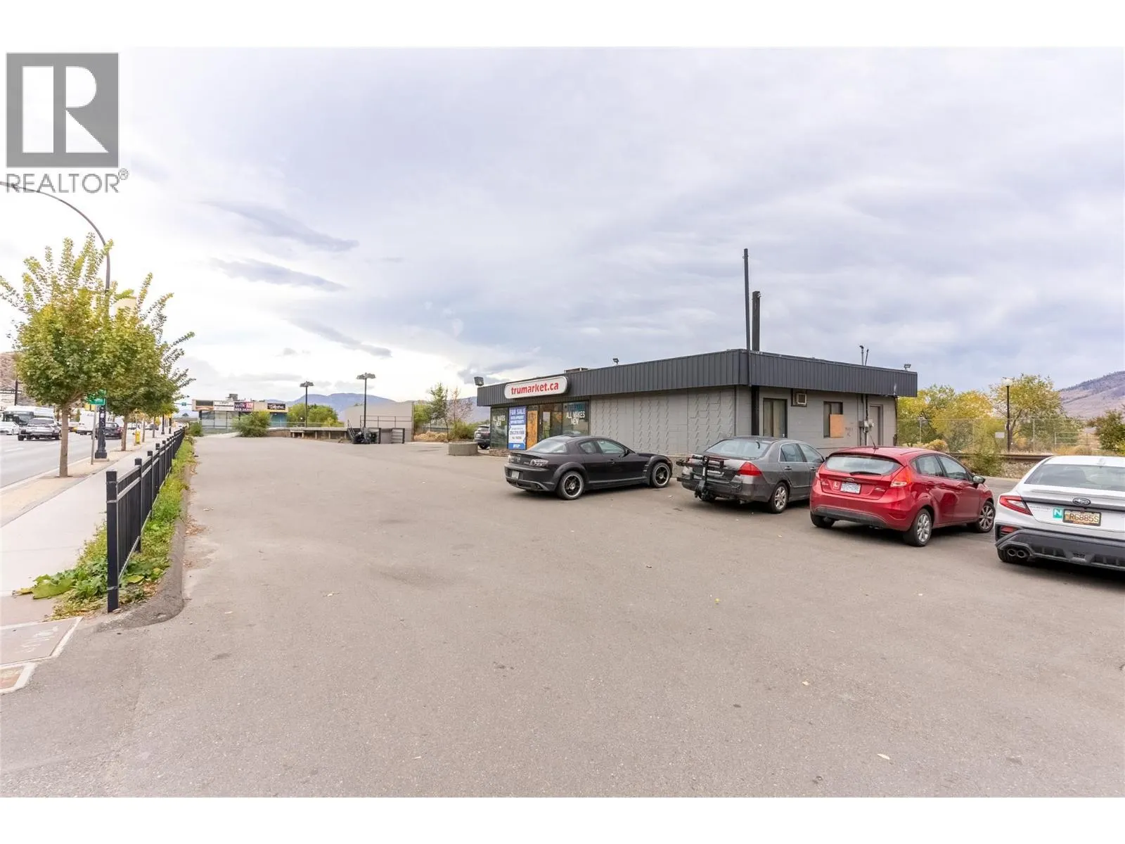 260 VICTORIA Street W
