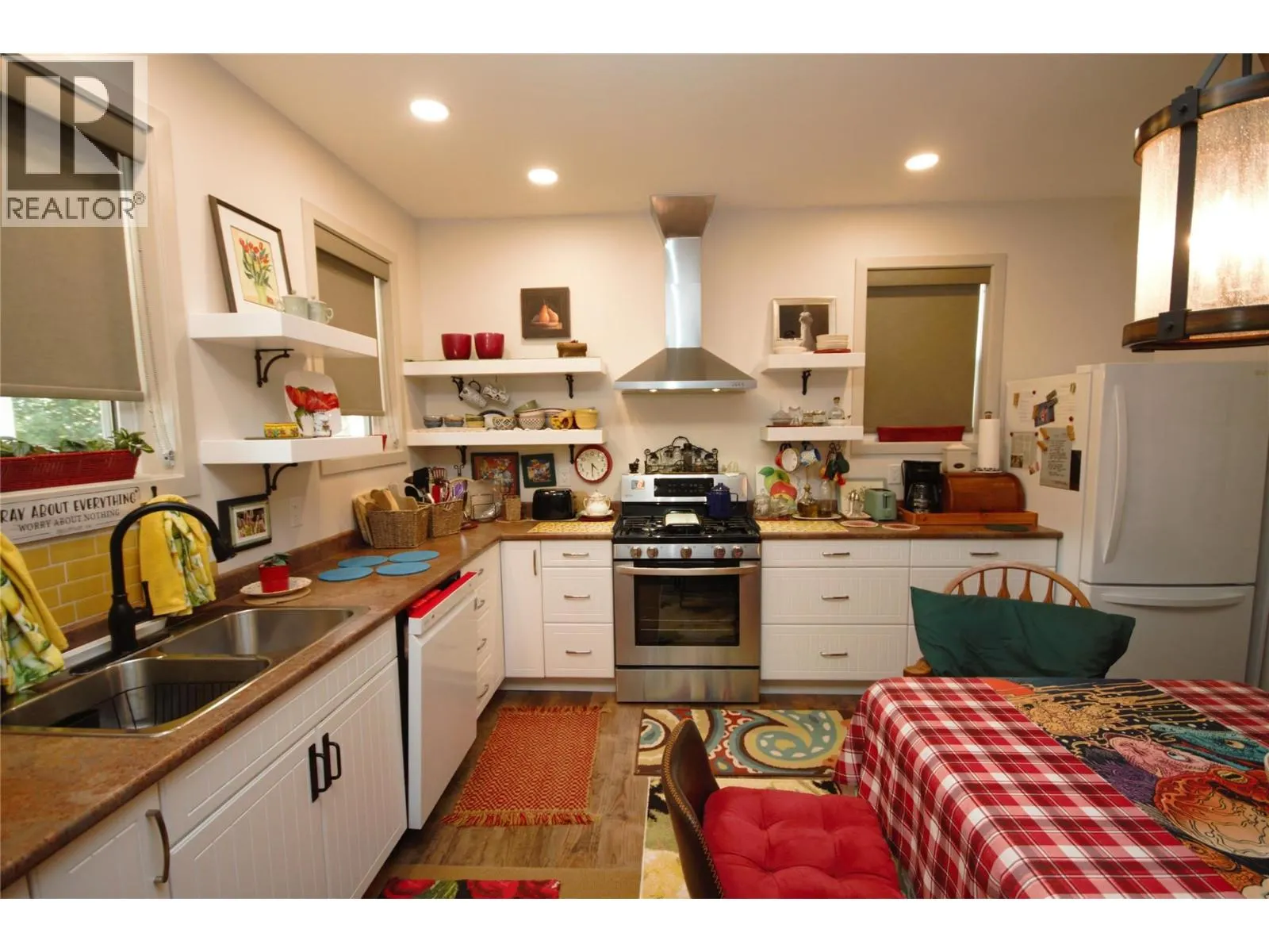 6941 MEADOWS Drive