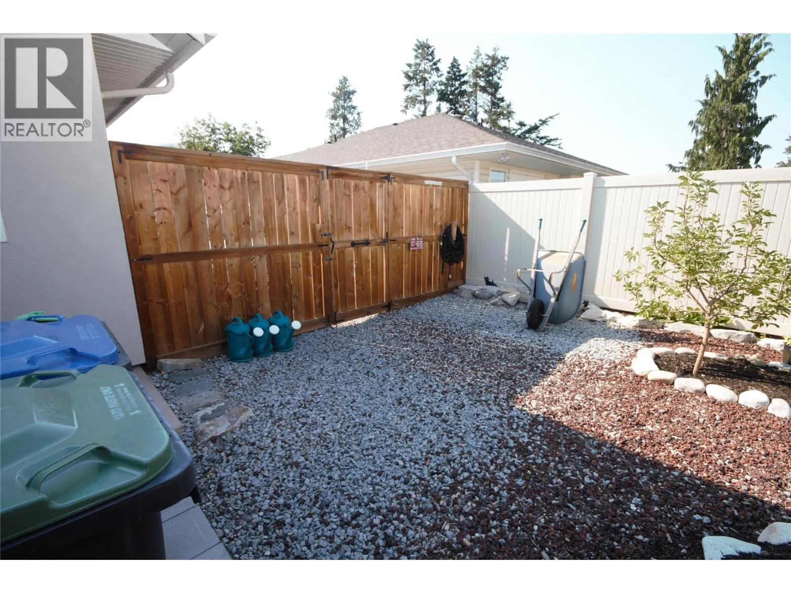 6941 MEADOWS Drive