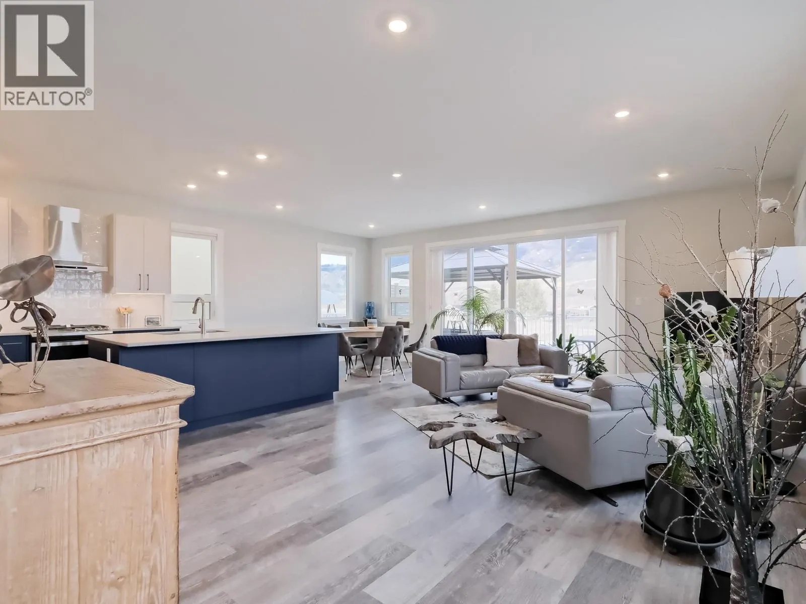 7016 WREN Drive