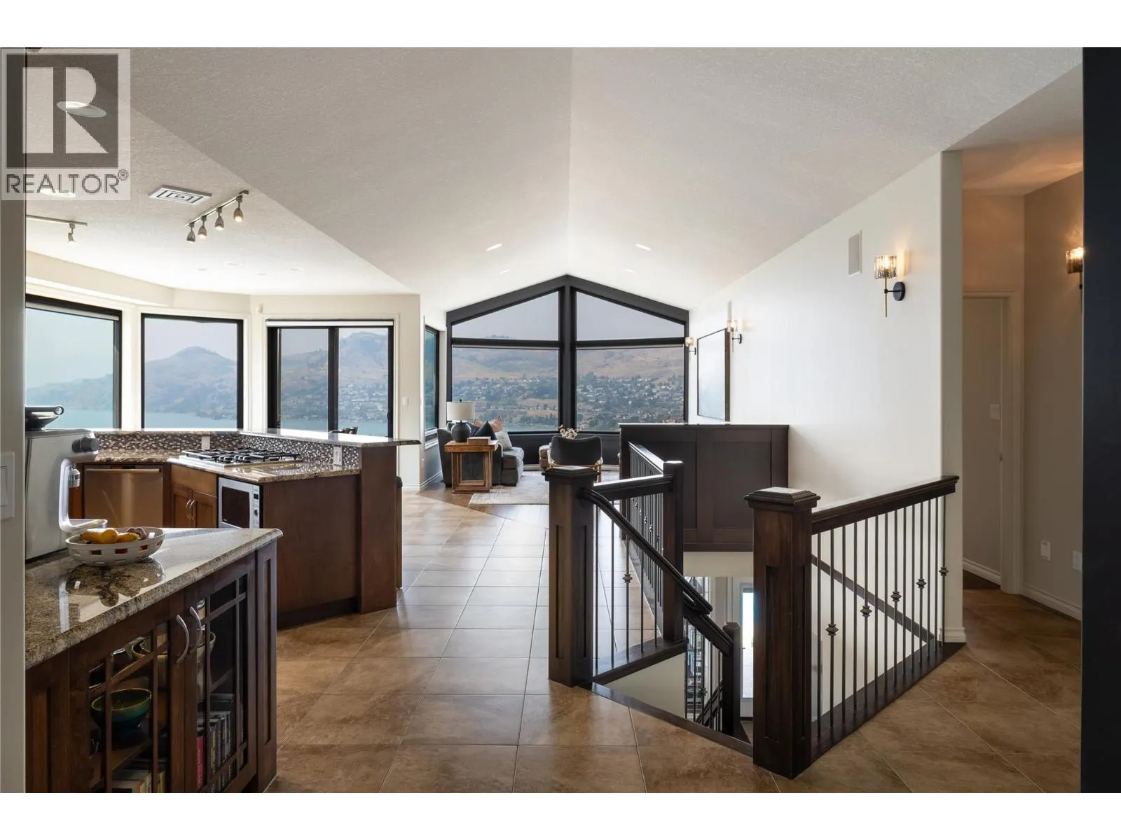10 Bayview Heights