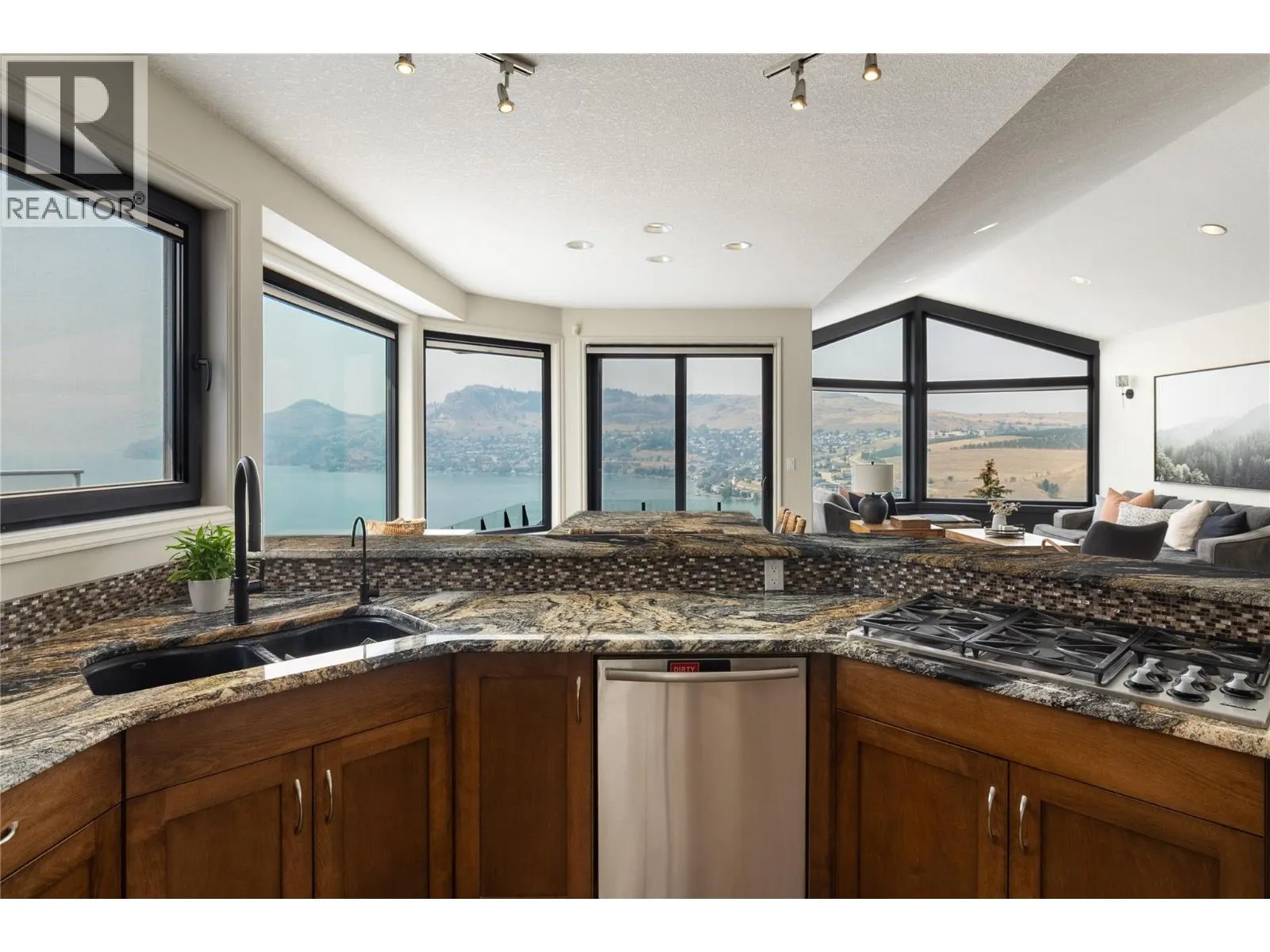 10 Bayview Heights