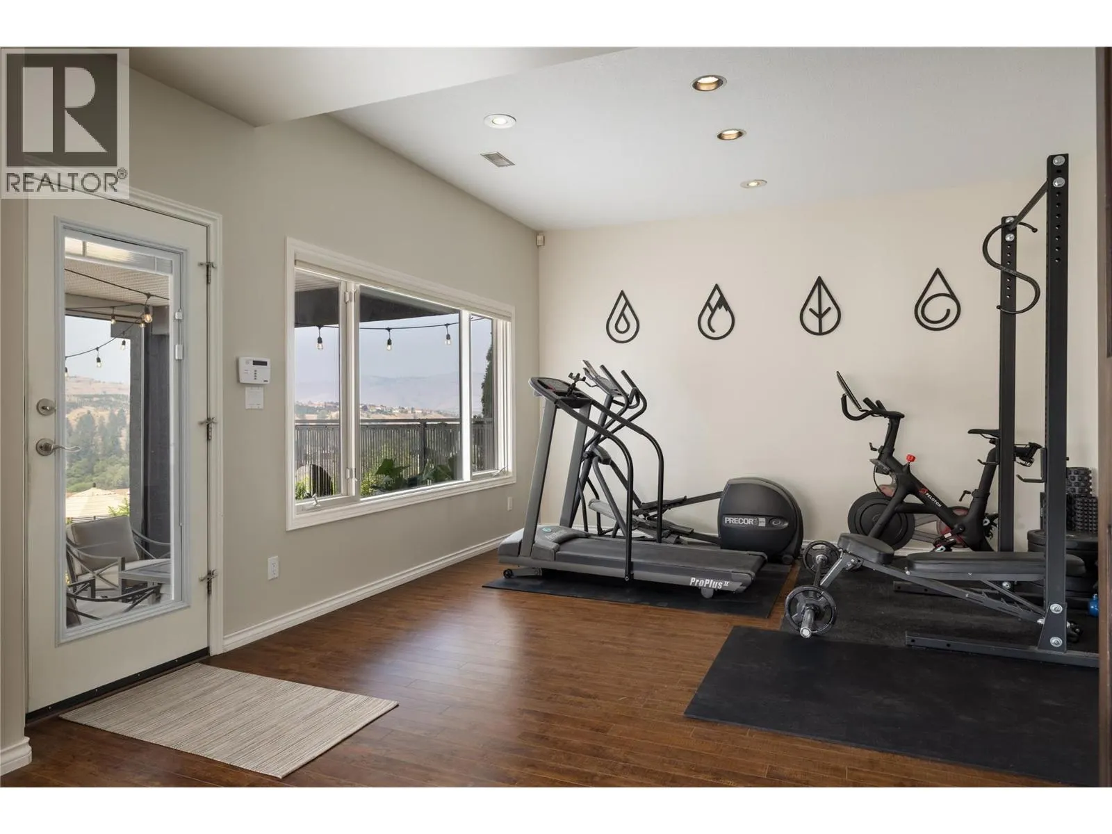 10 Bayview Heights