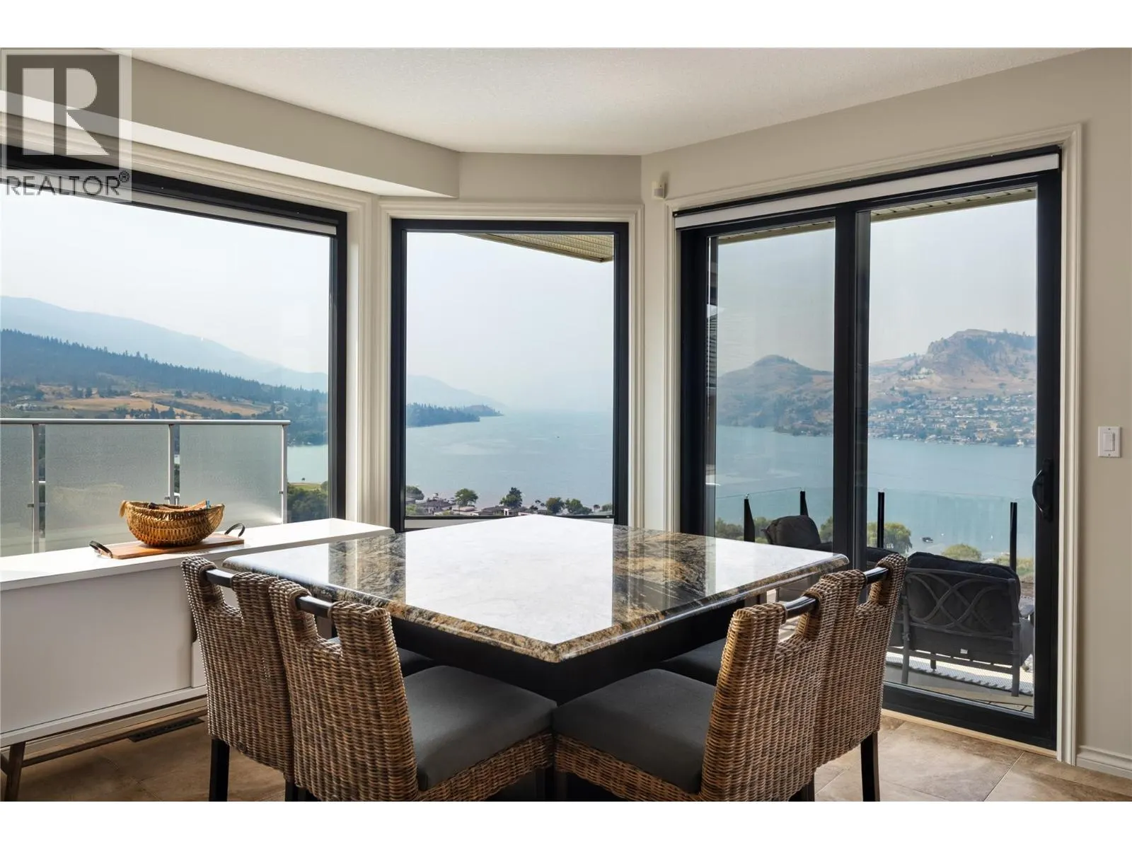 10 Bayview Heights