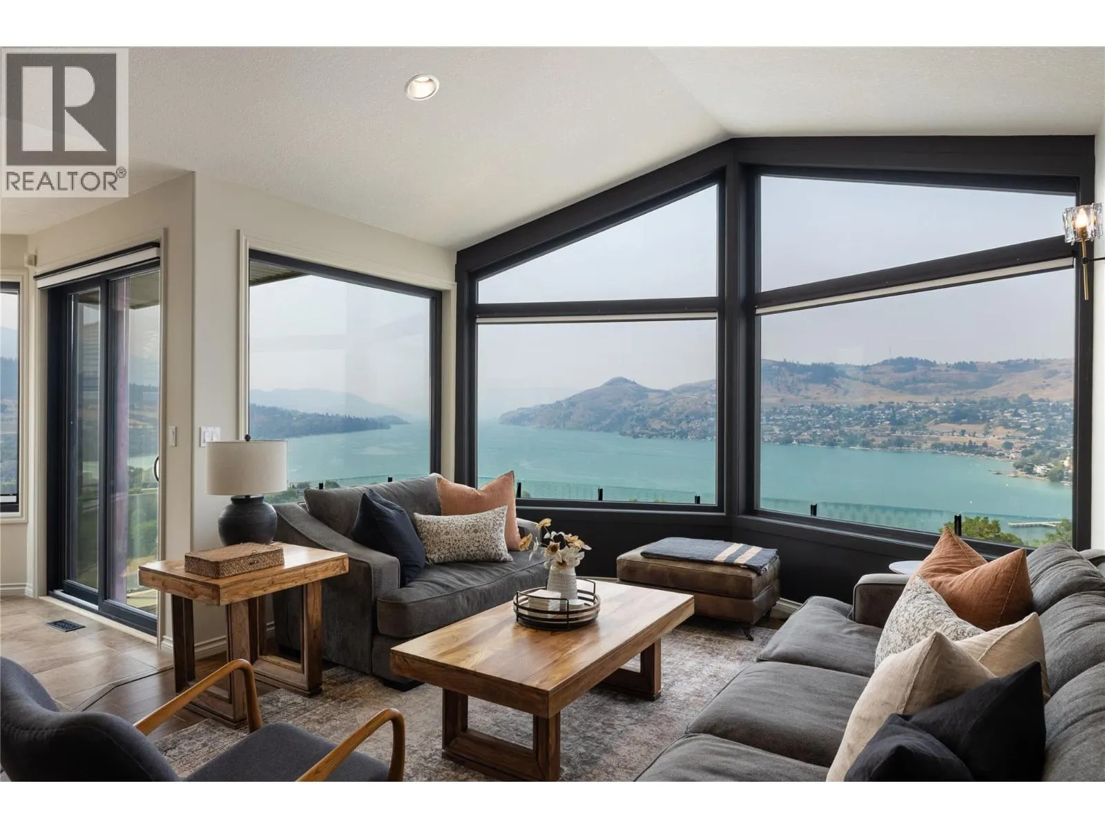 10 Bayview Heights