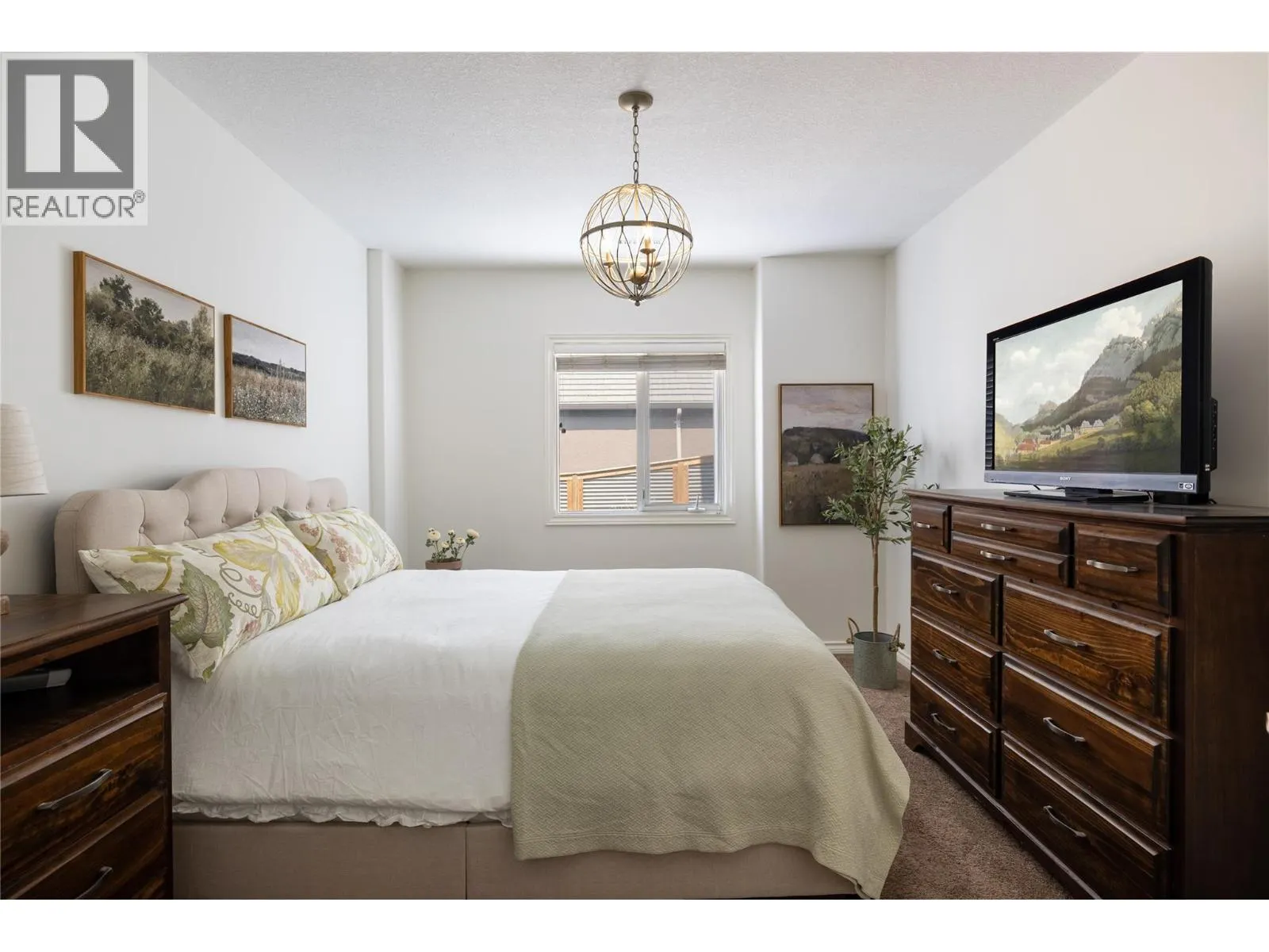 10 Bayview Heights