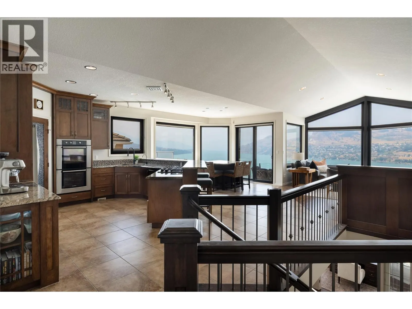 10 Bayview Heights