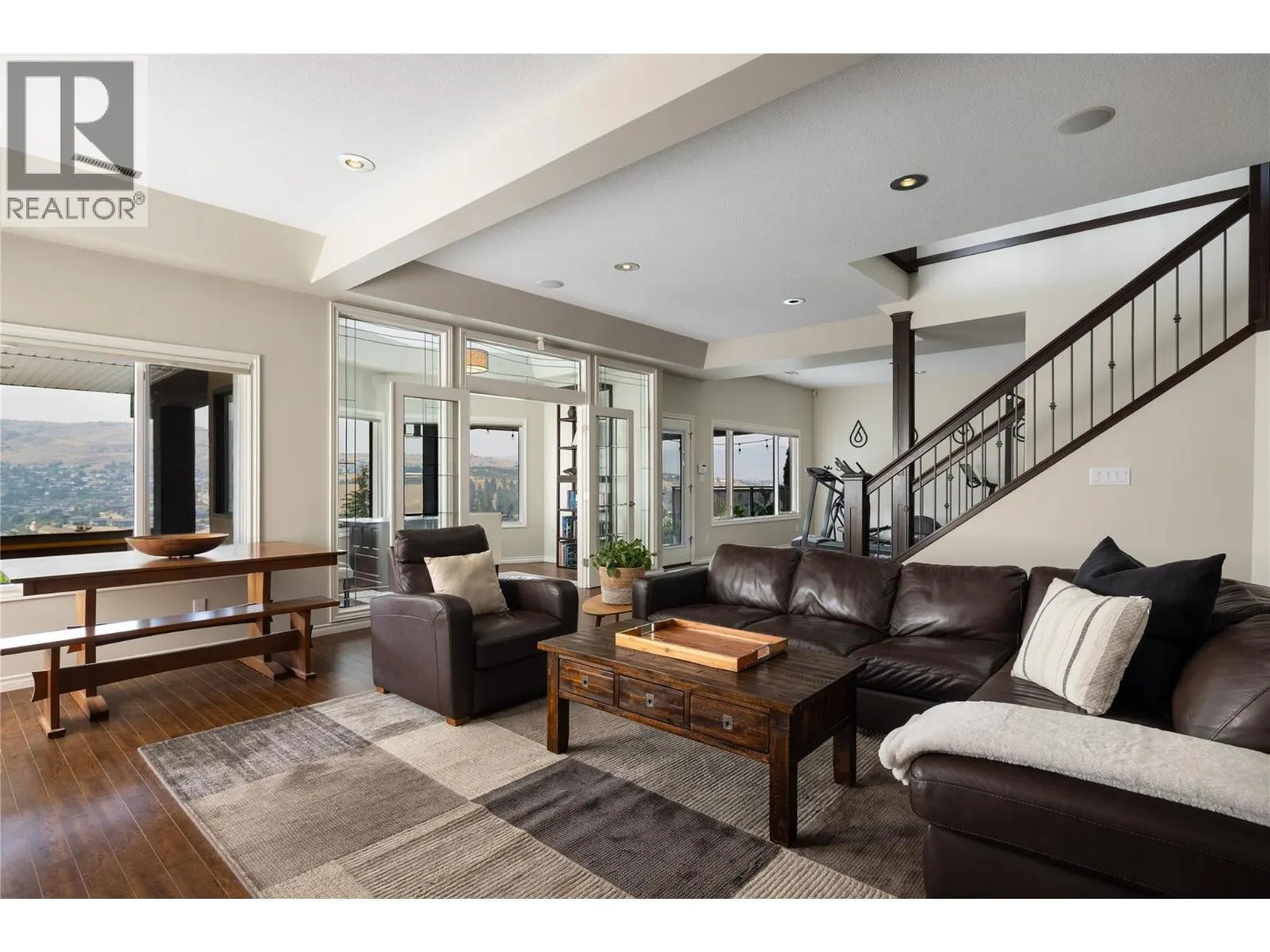 10 Bayview Heights