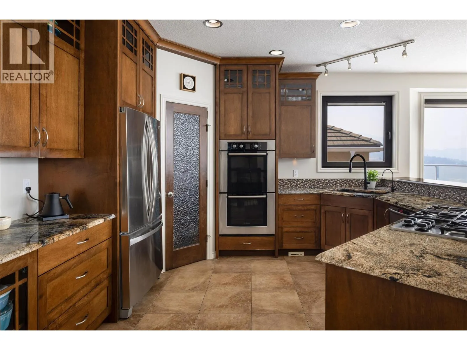 10 Bayview Heights