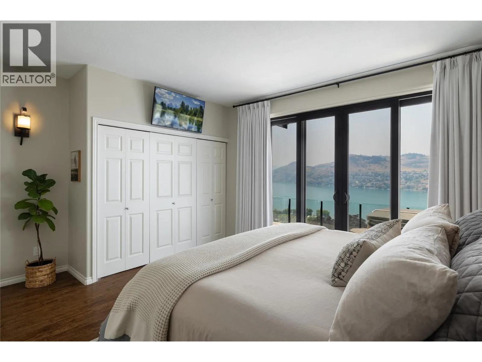 10 Bayview Heights