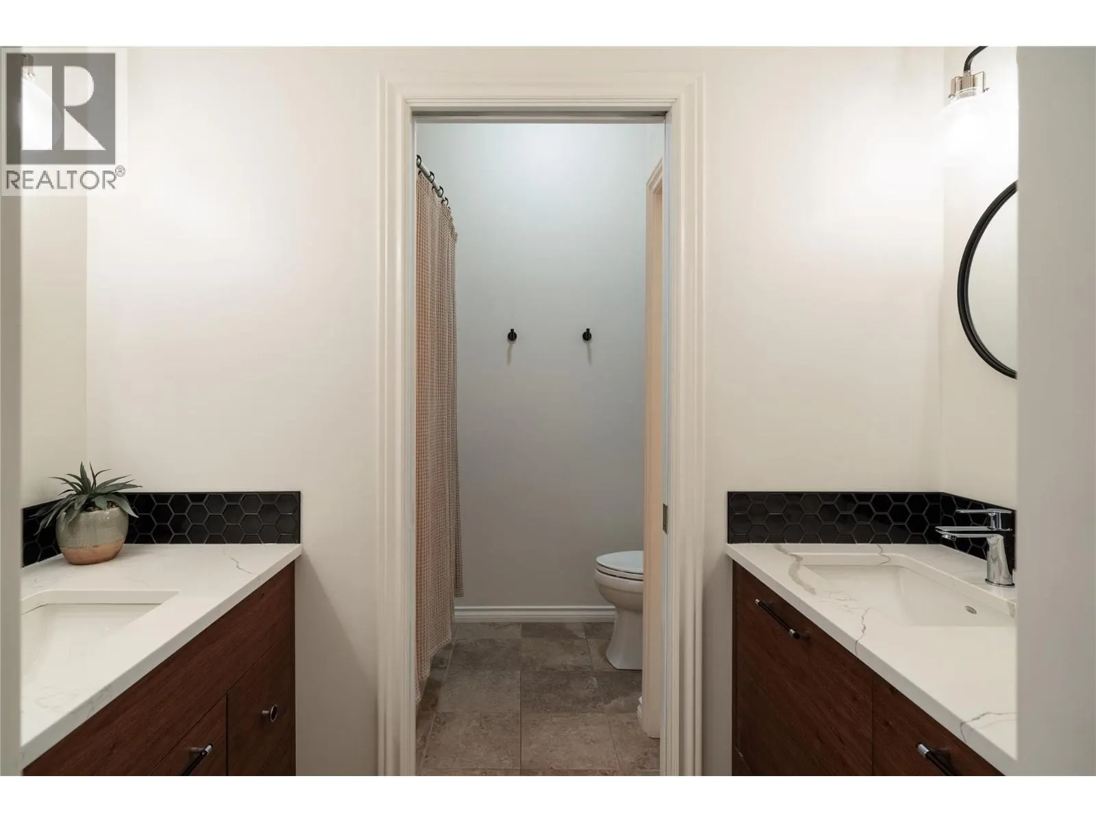 10 Bayview Heights