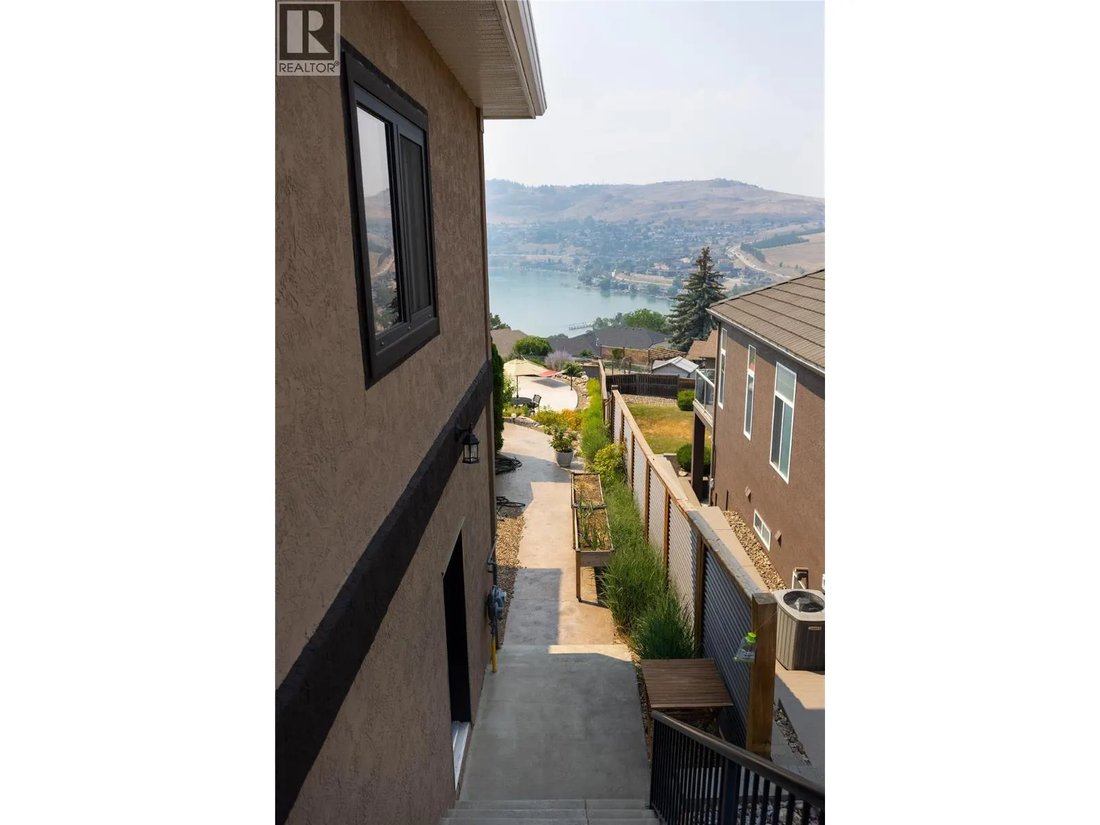 10 Bayview Heights