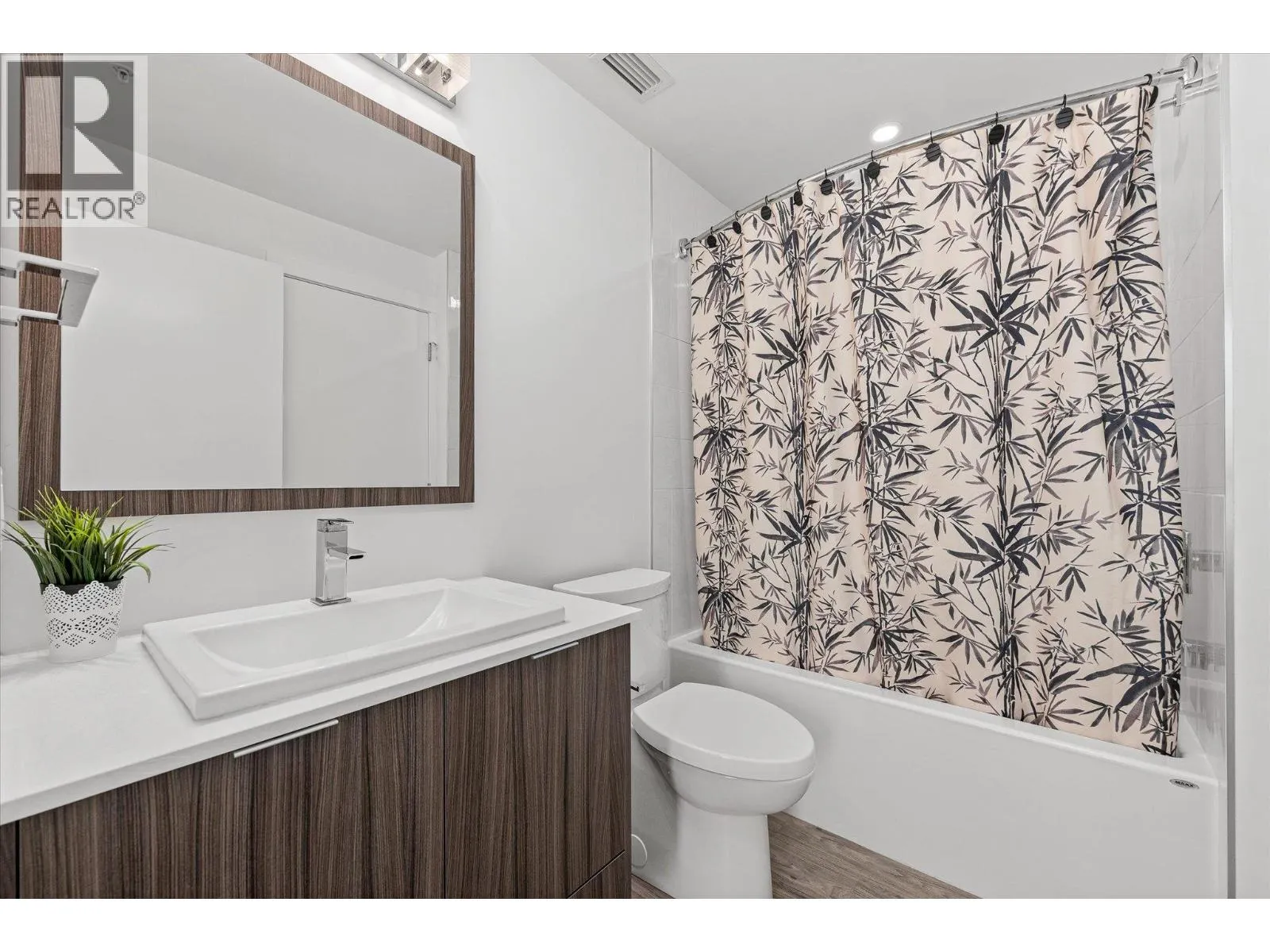 1775 Chapman Place Unit# PH06