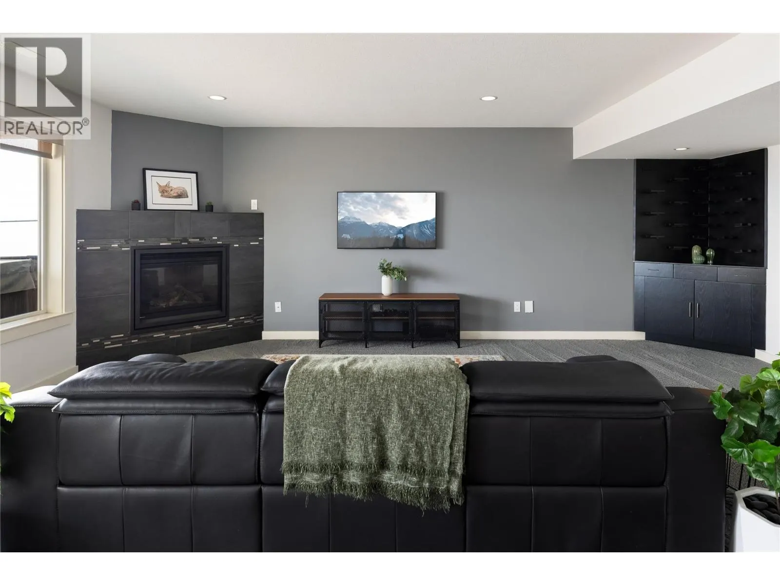 7261 Silver Ridge Drive