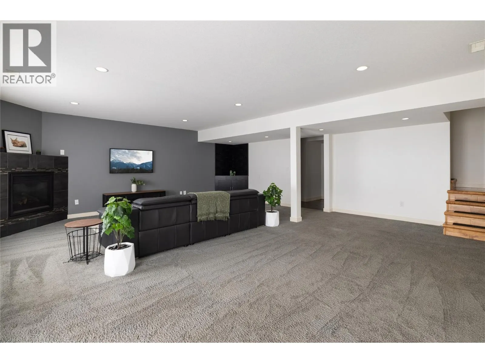 7261 Silver Ridge Drive